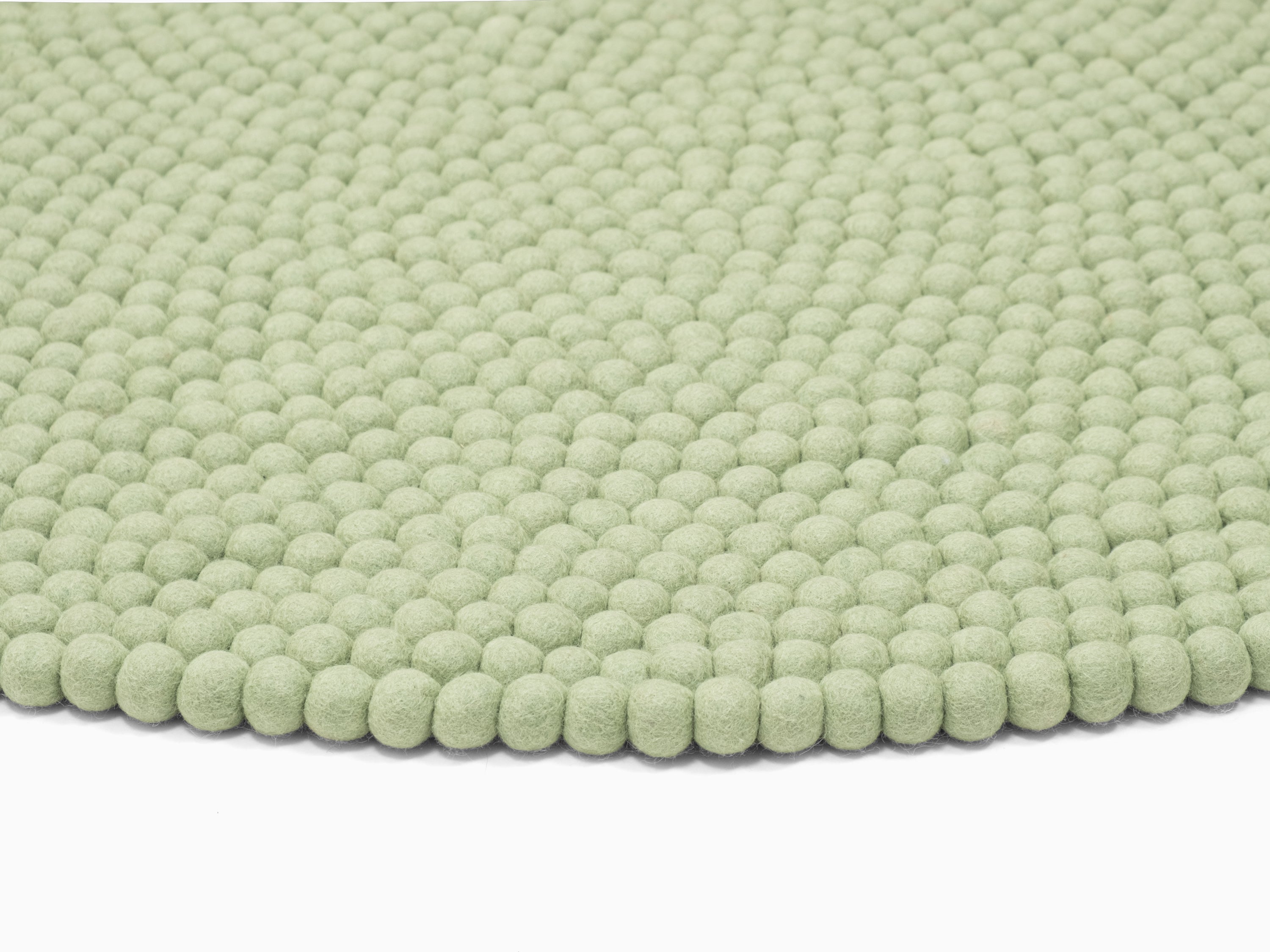 myfelt Lasse Filzkugelteppich Grün, Beige, Weiß aus Schurwolle – Bild 8