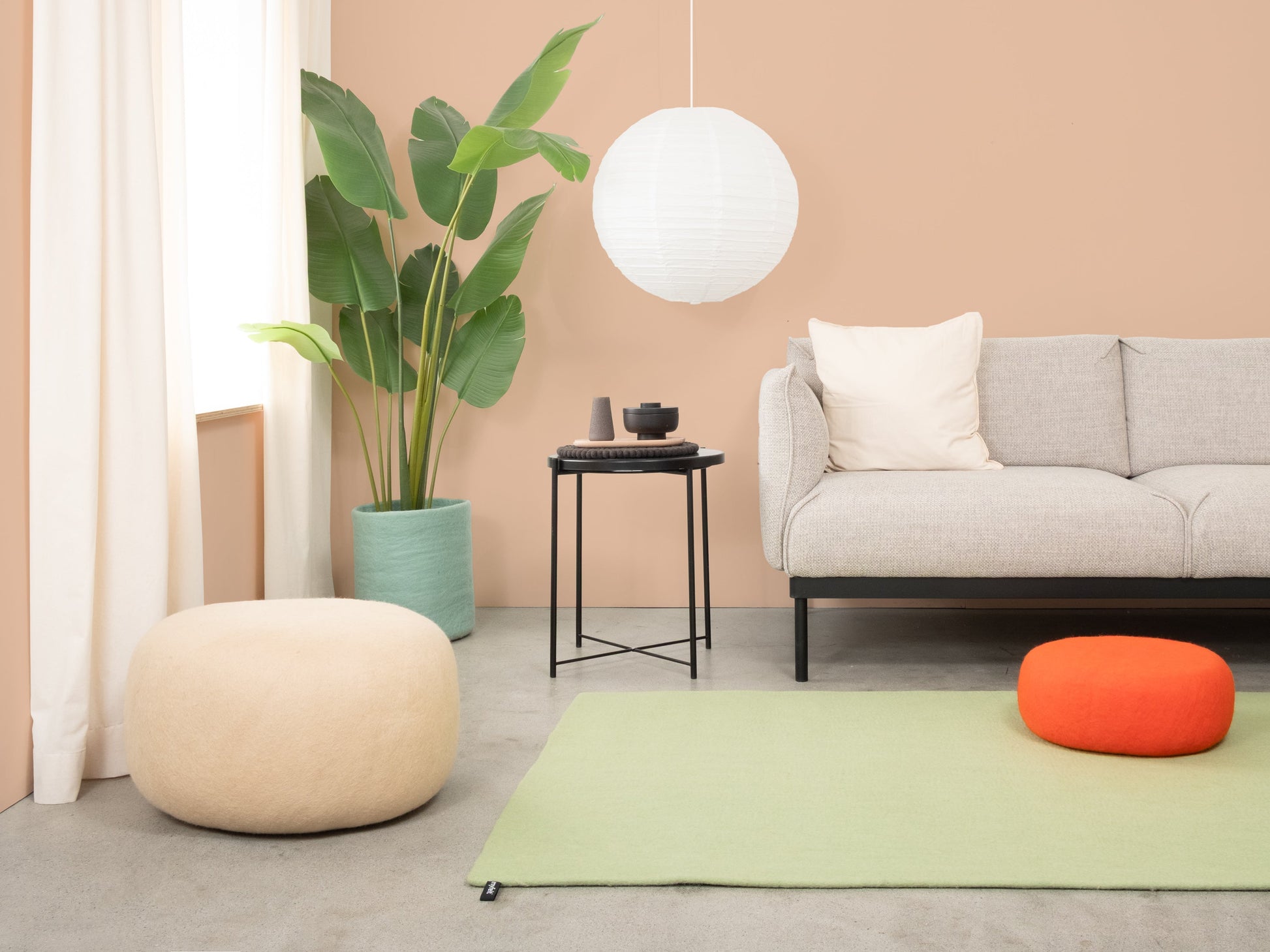 myfelt Lasse Filzkugelteppich Grün, Beige, Weiß aus Schurwolle – Bild 4
