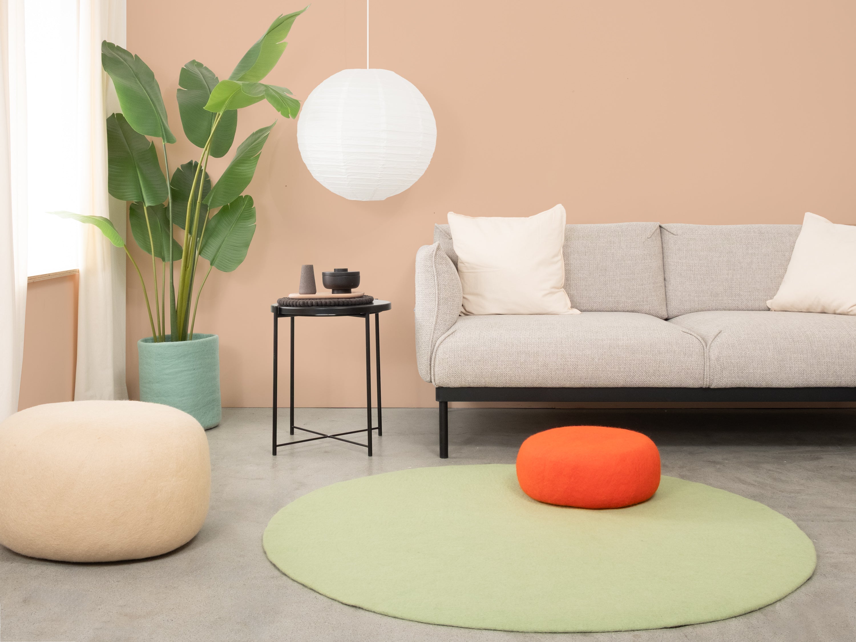 myfelt Lasse Filzkugelteppich Grün, Beige, Weiß aus Schurwolle – Bild 4