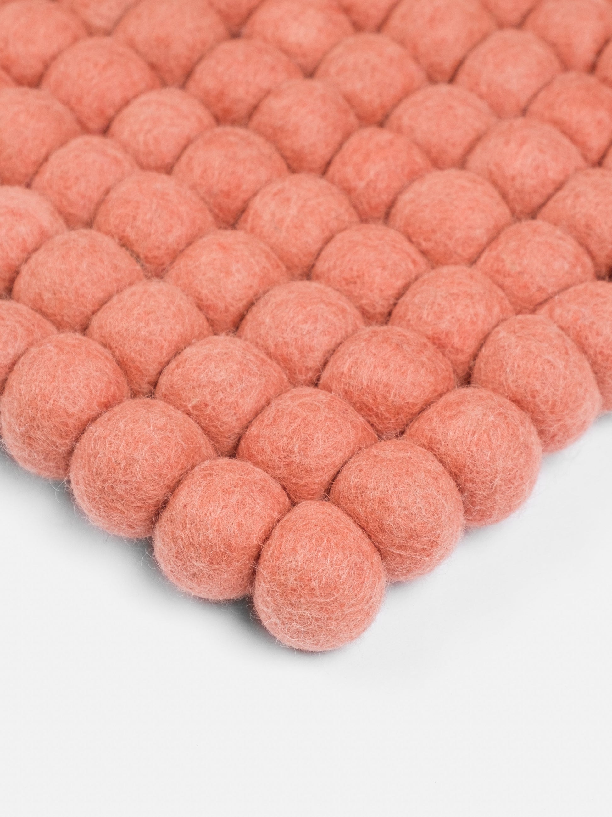 myfelt Lea Filzkugelteppich aus Schurwolle – Bild 8