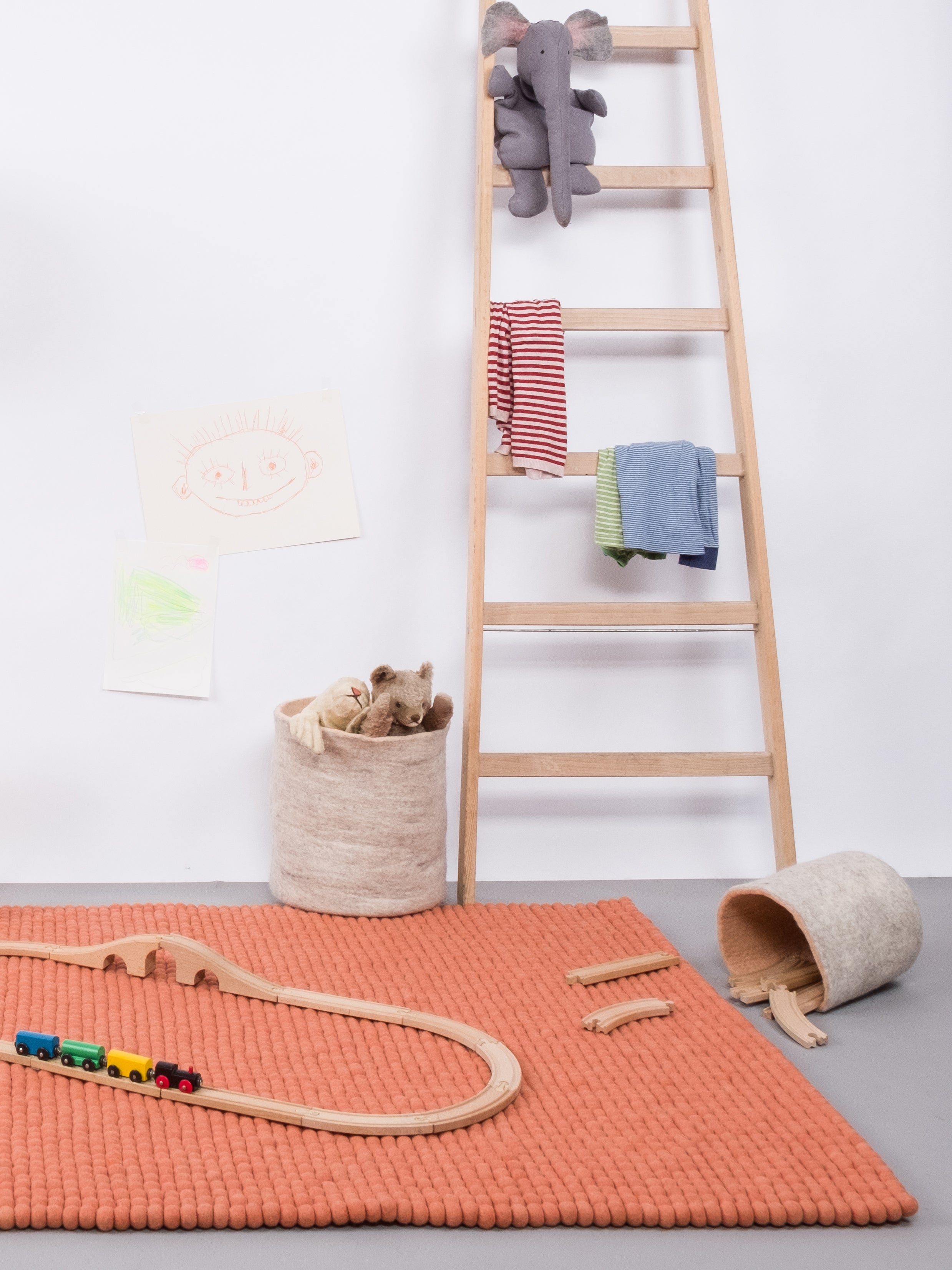 myfelt Lea Filzkugelteppich aus Schurwolle – Bild 2