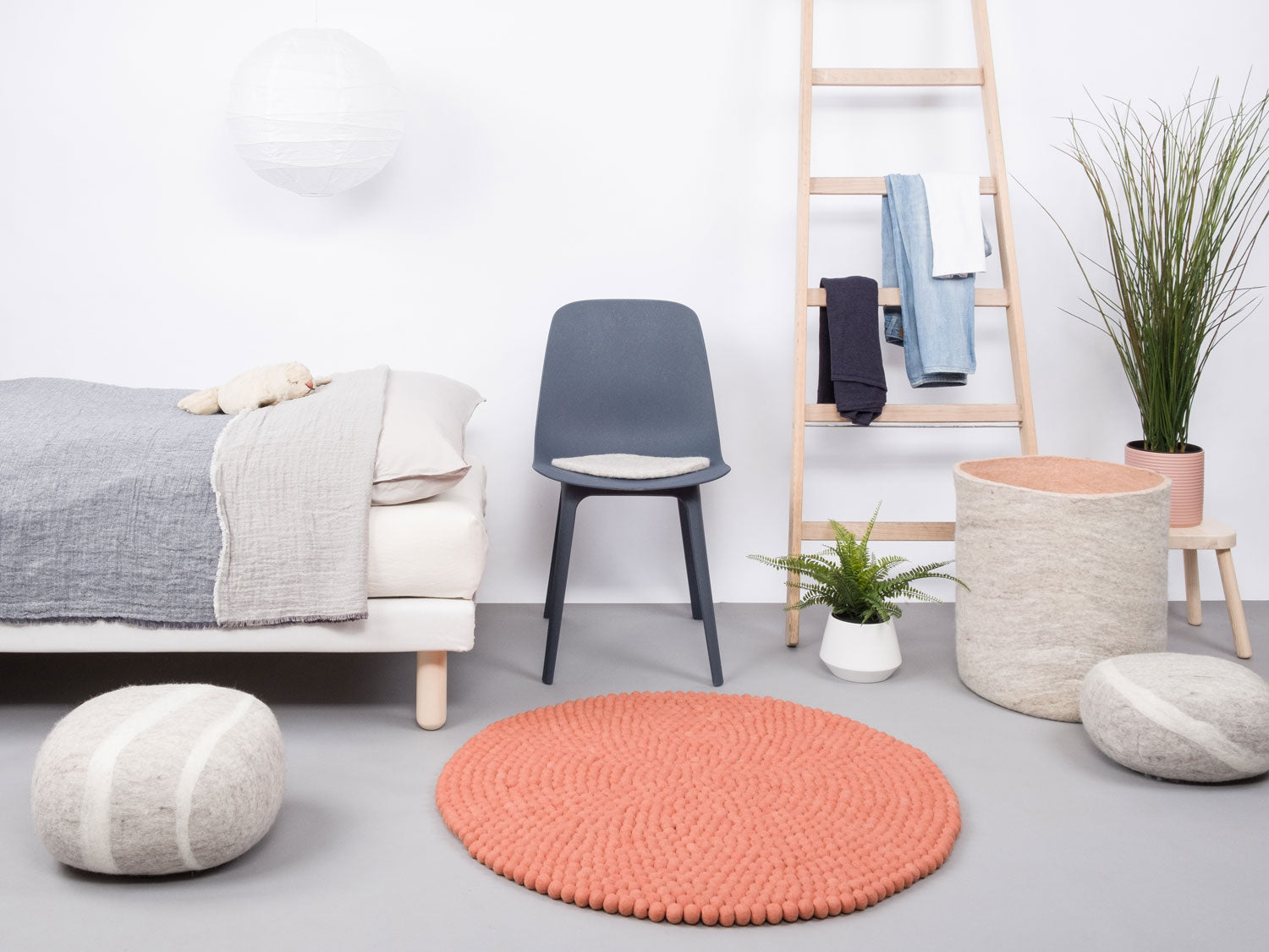 myfelt Lea Filzkugelteppich aus Schurwolle – Bild 3