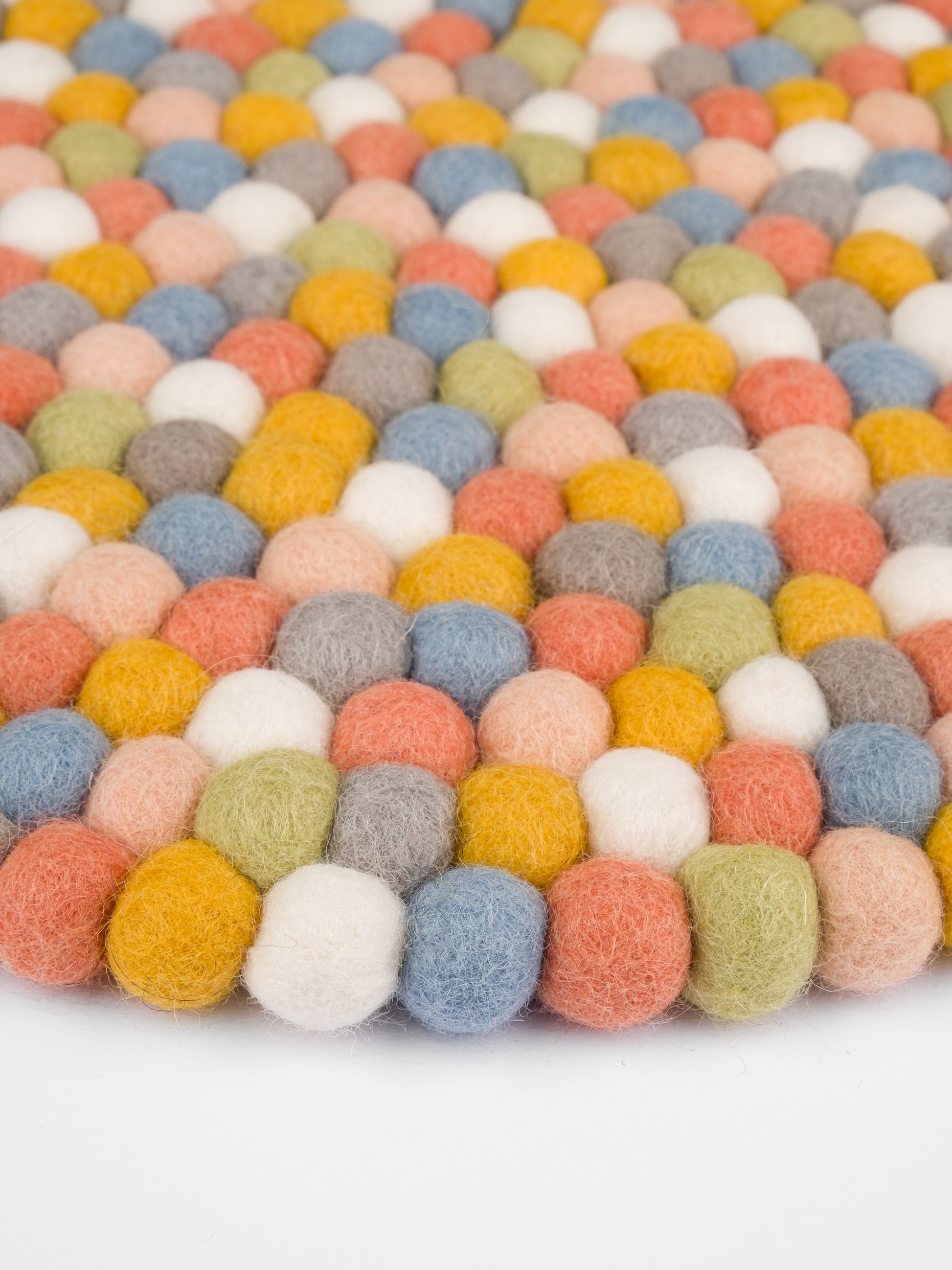 myfelt Liese Sitzkissen aus Schurwolle – Bild 4