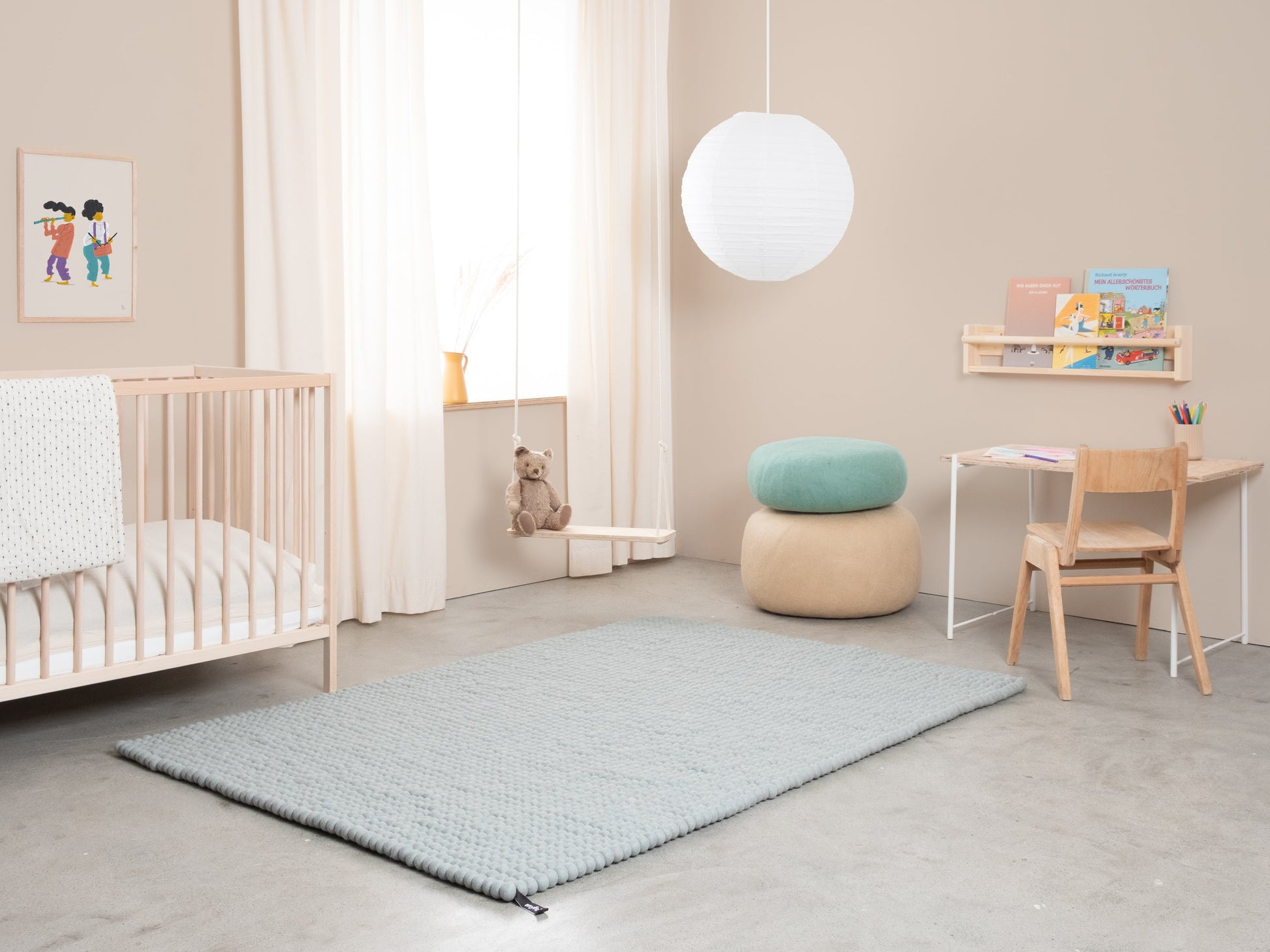 myfelt Liv Filzkugelteppich Blau, Beige, Weiß aus Schurwolle – Bild 6
