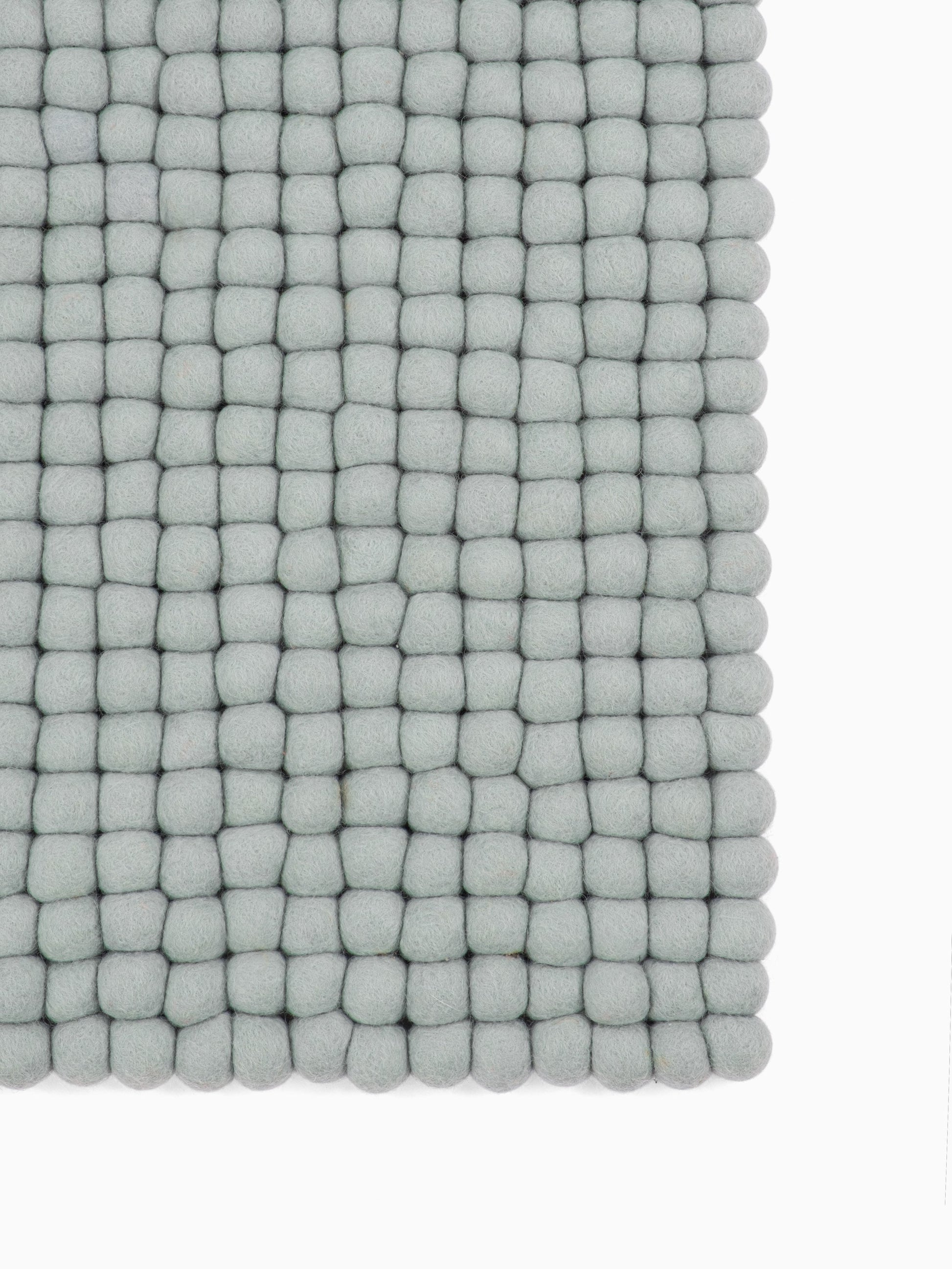myfelt Liv Filzkugelteppich Blau, Beige, Weiß aus Schurwolle – Bild 7