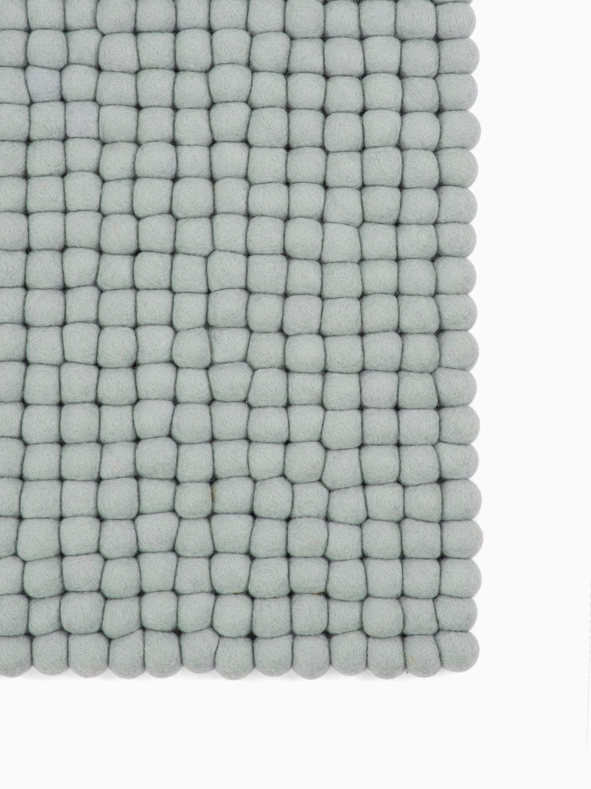 myfelt Liv Filzkugelteppich Blau, Beige, Weiß aus Schurwolle – Bild 7