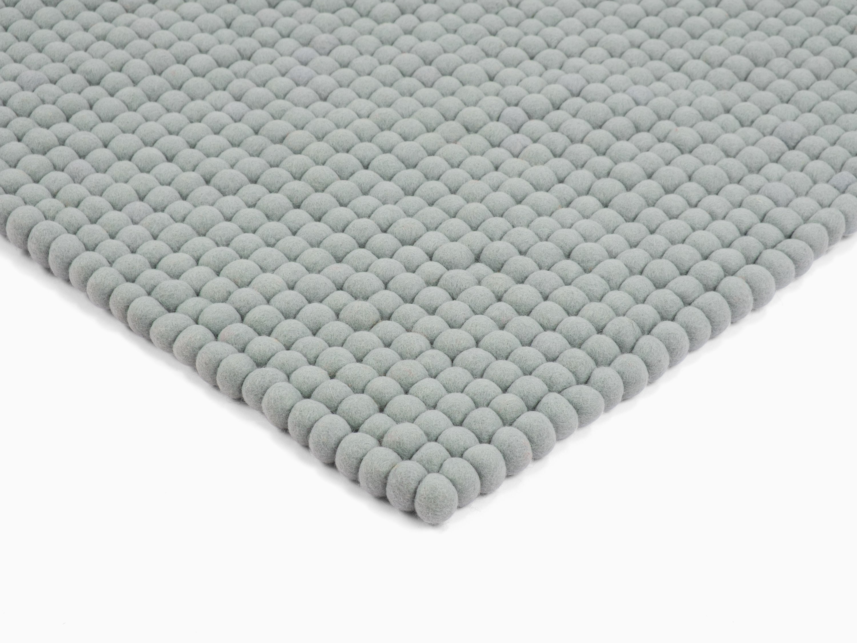 myfelt Liv Filzkugelteppich Blau, Beige, Weiß aus Schurwolle – Bild 8
