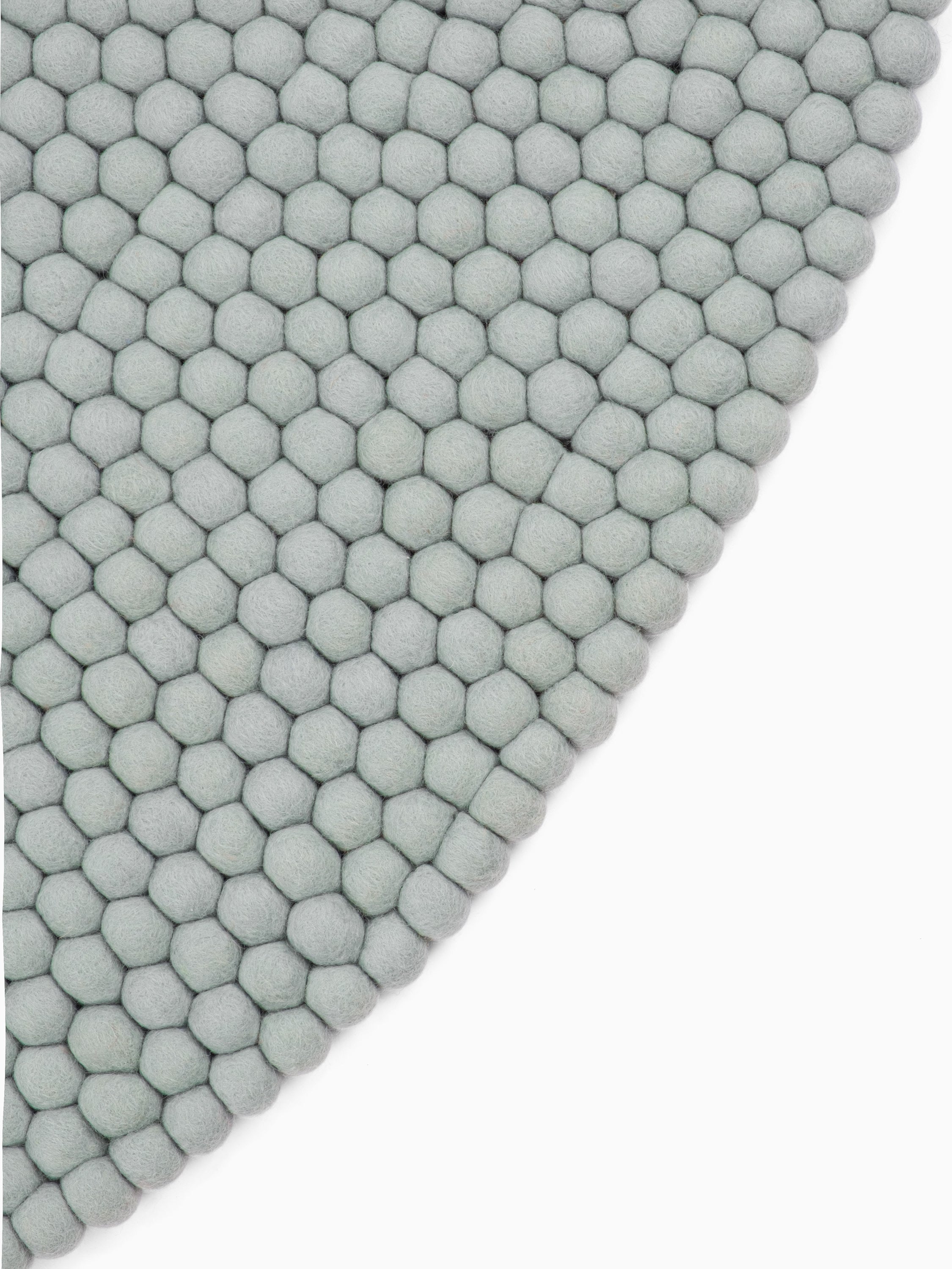 myfelt Liv Filzkugelteppich Blau, Beige, Weiß aus Schurwolle – Bild 7