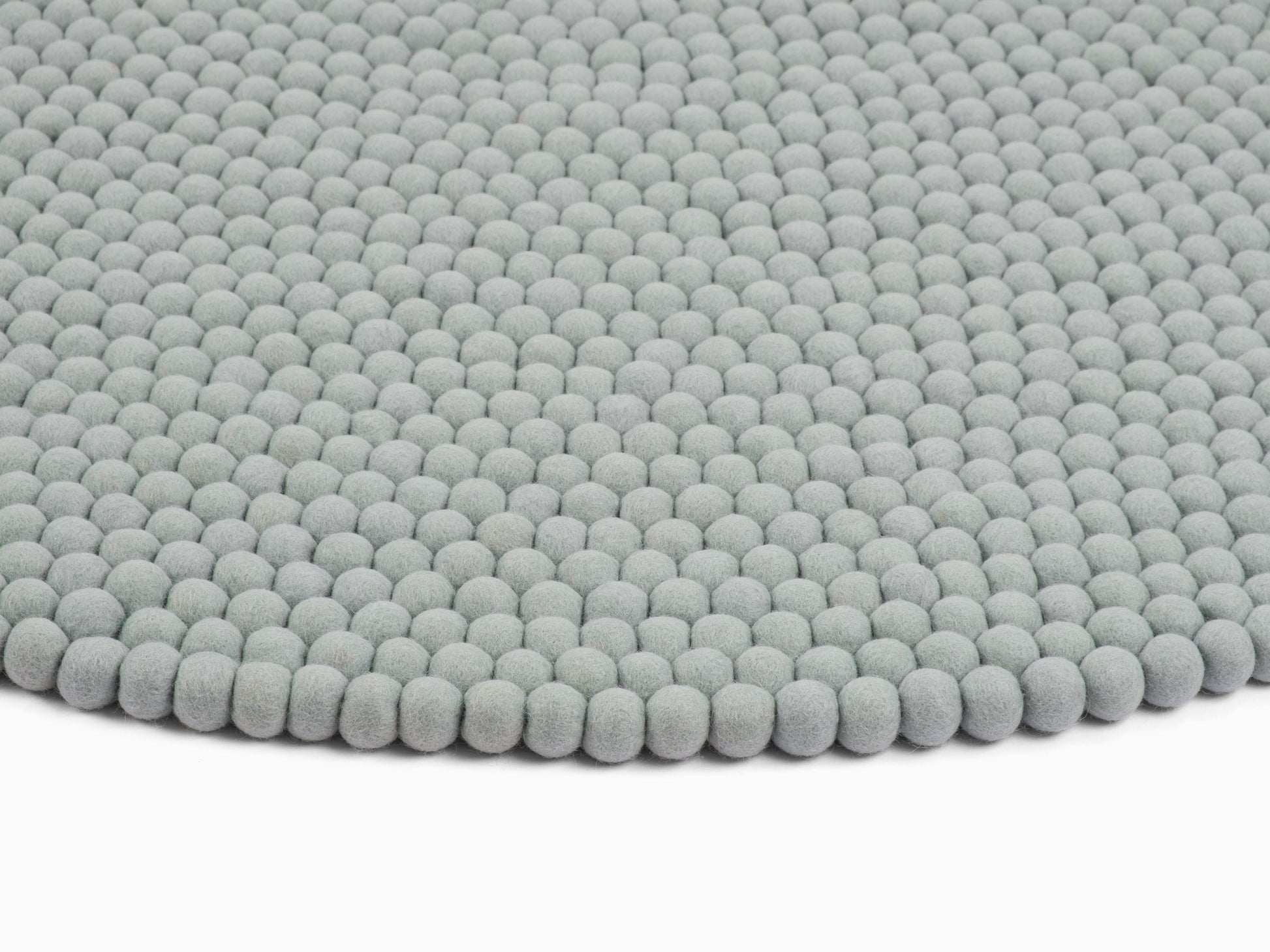 myfelt Liv Filzkugelteppich Blau, Beige, Weiß aus Schurwolle – Bild 8