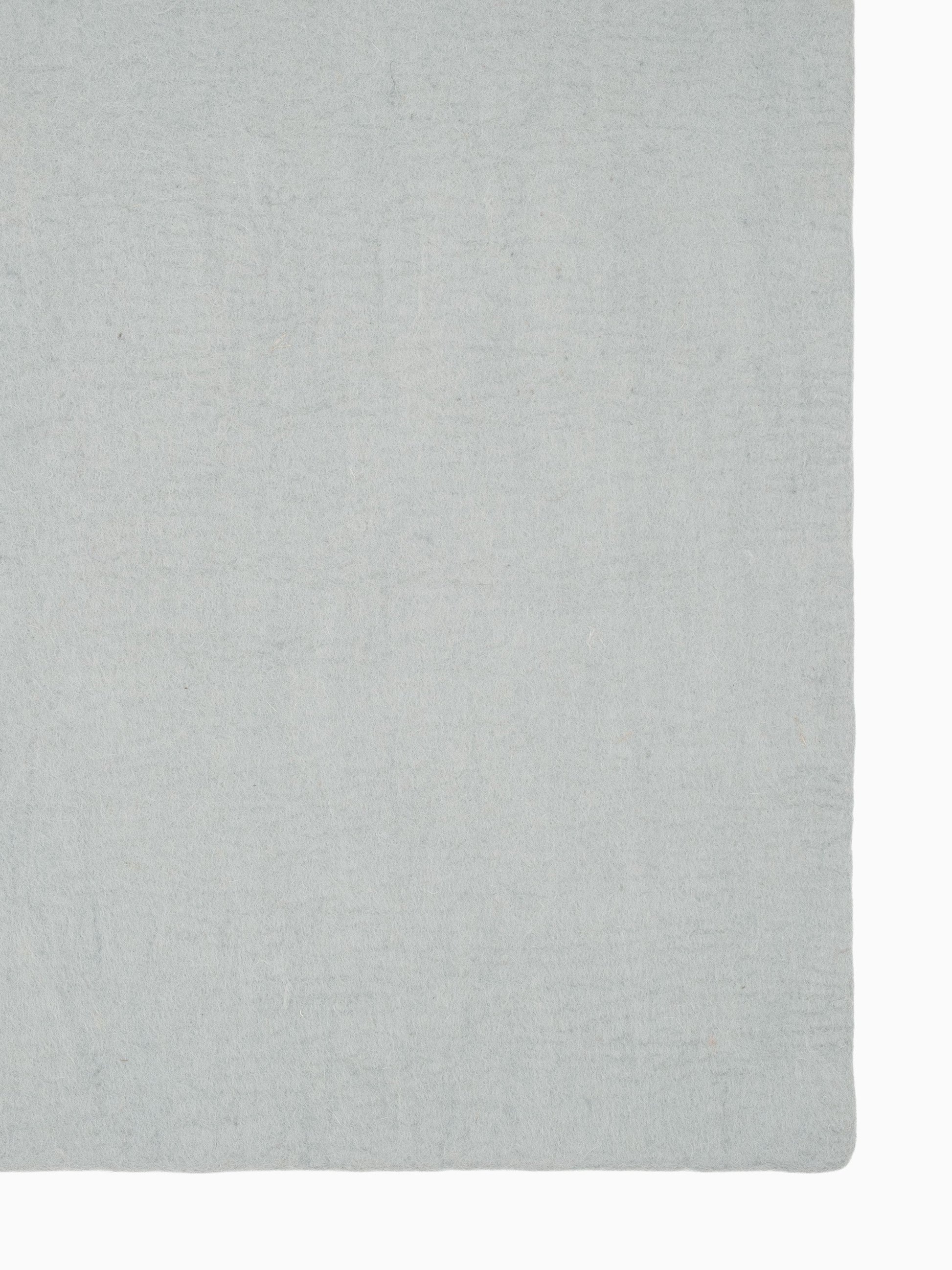 myfelt Liv Filzkugelteppich Blau, Beige, Weiß aus Schurwolle – Bild 5