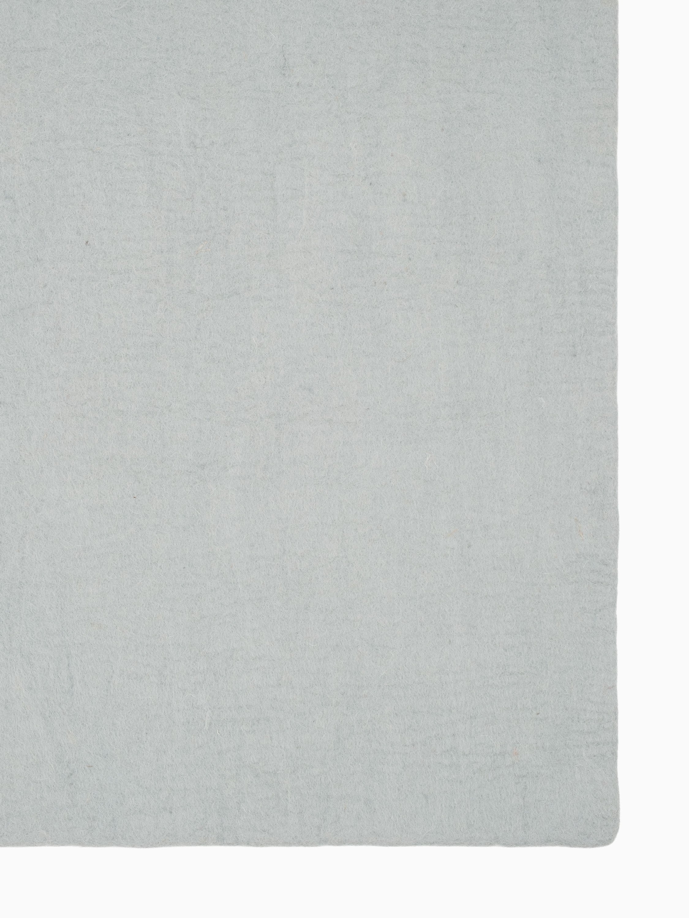 myfelt Liv Filzkugelteppich Blau, Beige, Weiß aus Schurwolle – Bild 5