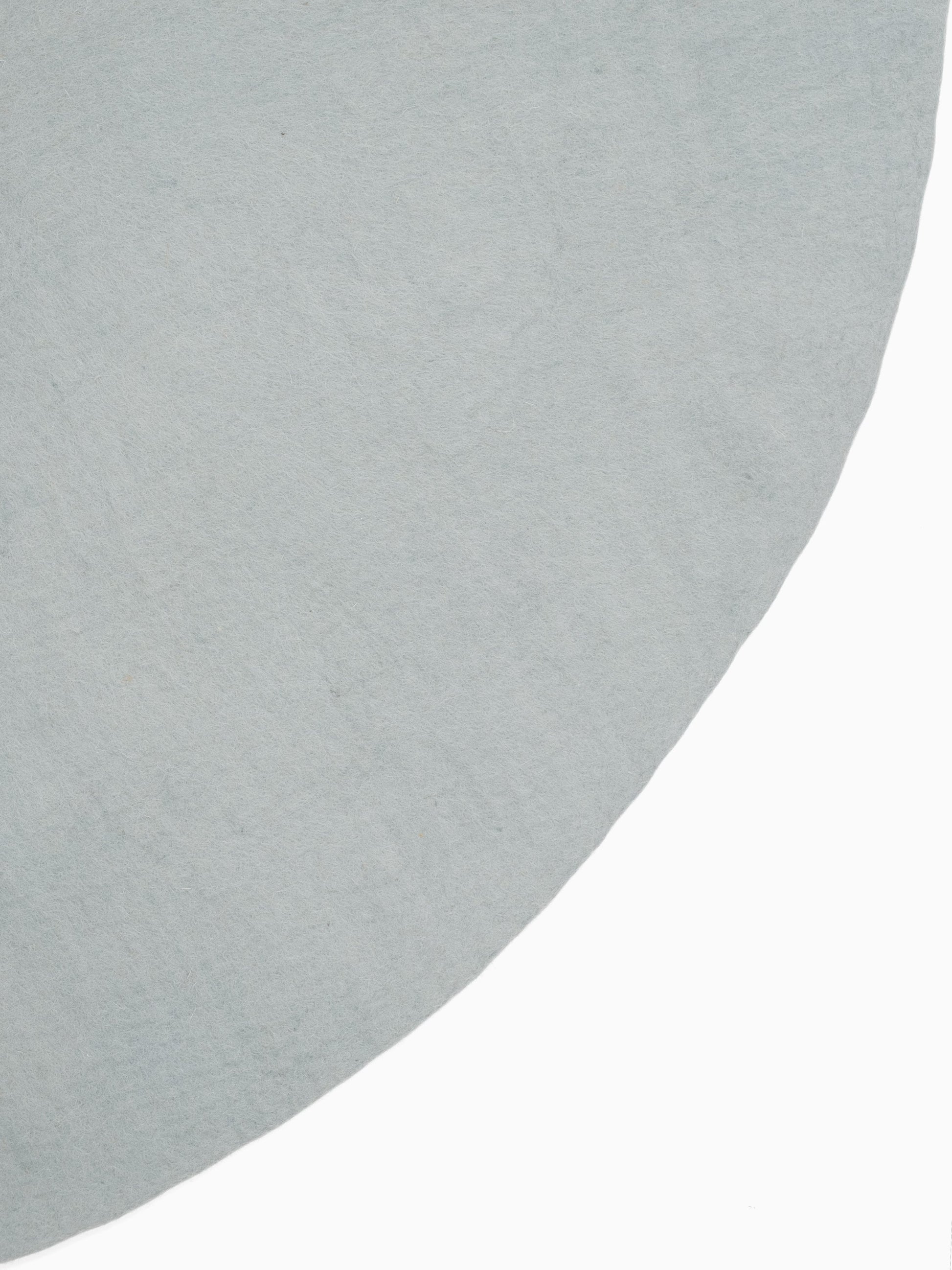 myfelt Liv Filzkugelteppich Blau, Beige, Weiß aus Schurwolle – Bild 5