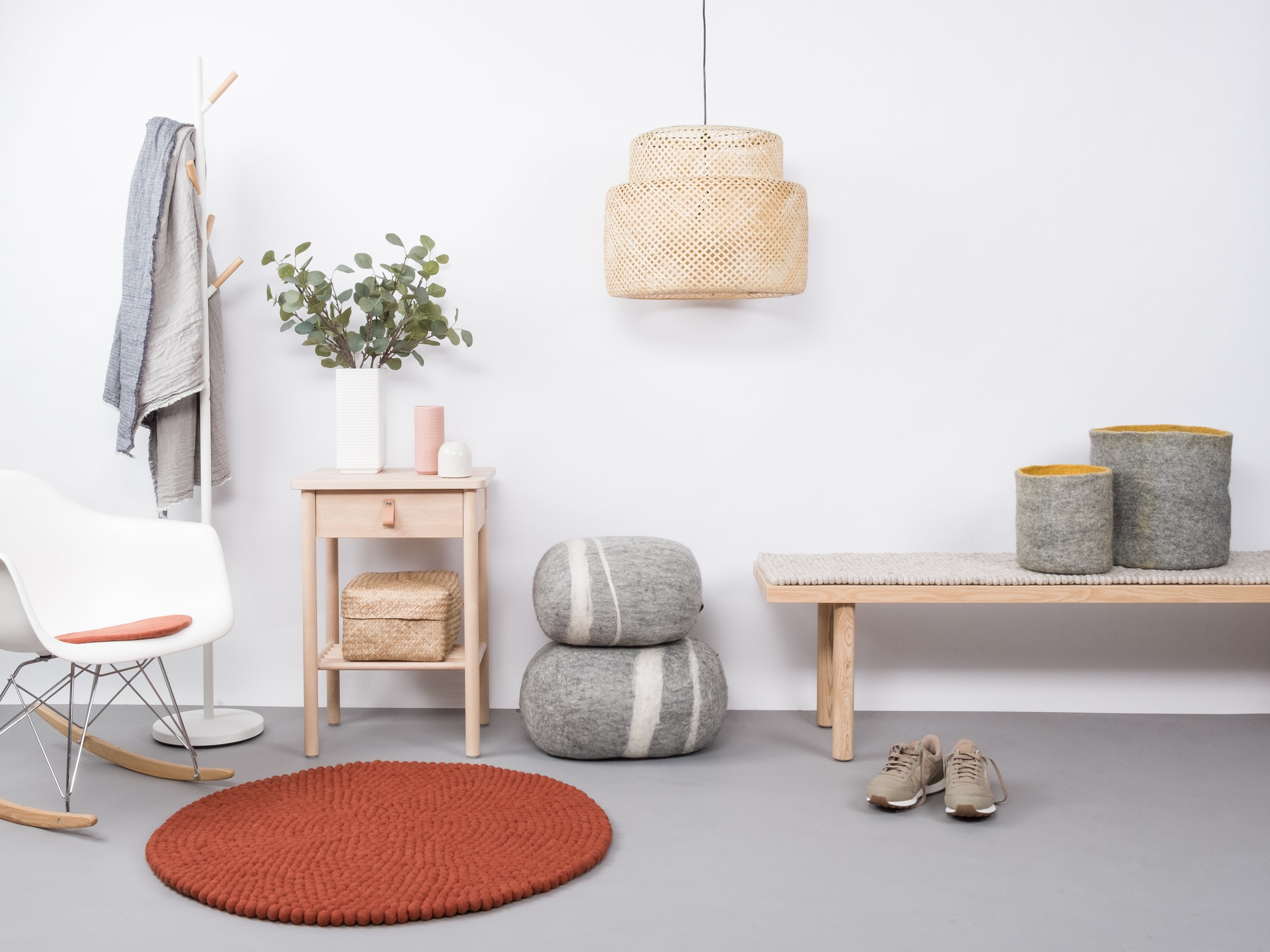 myfelt Lora Filzkugelteppich Rot aus Schurwolle – Bild 6
