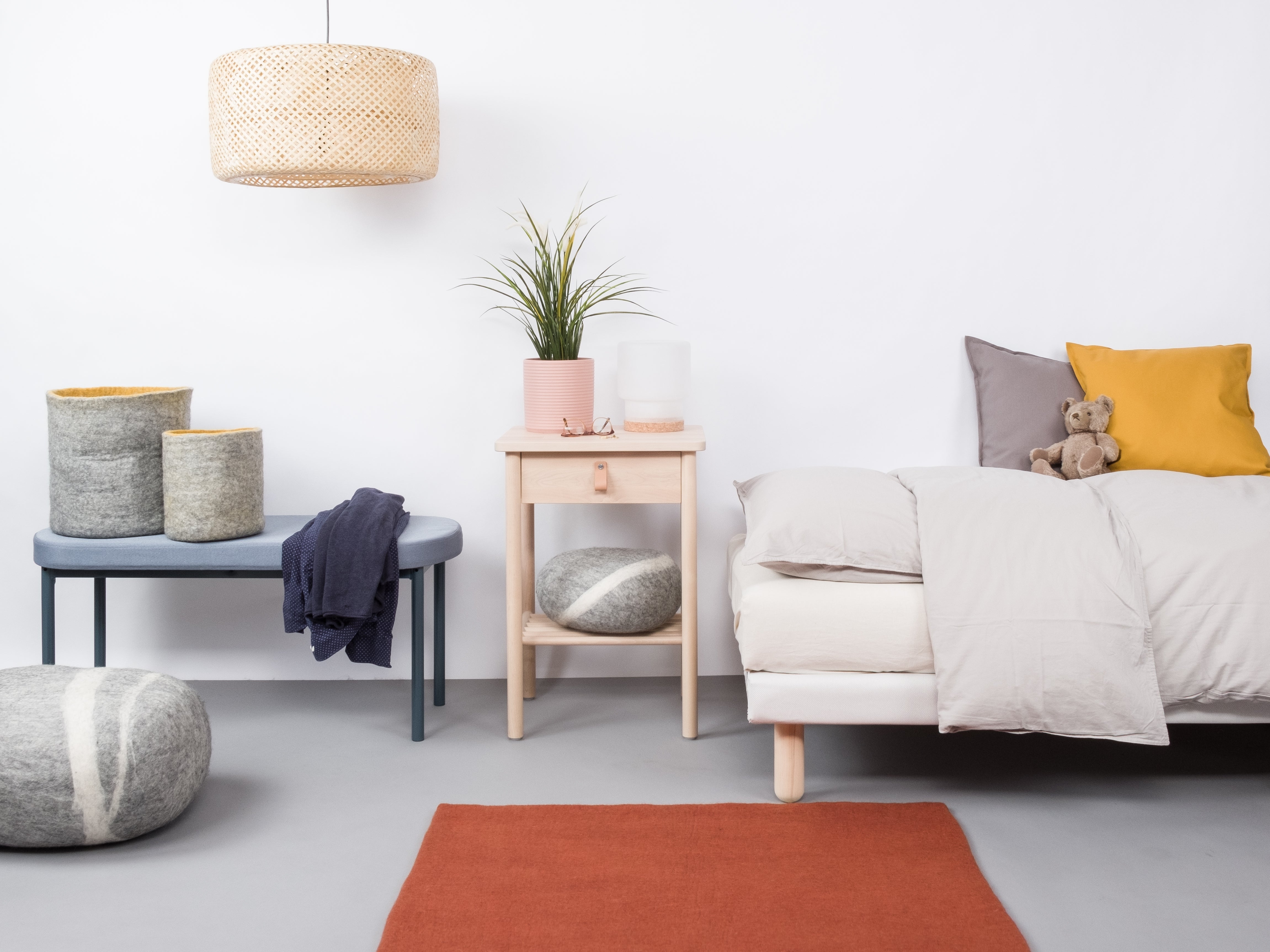 myfelt Lora Filzkugelteppich Rot aus Schurwolle – Bild 4