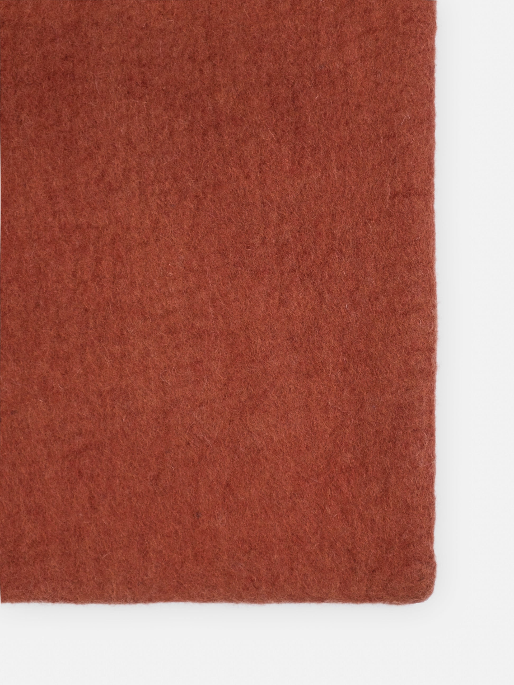 myfelt Lora Filzkugelteppich Rot aus Schurwolle – Bild 7