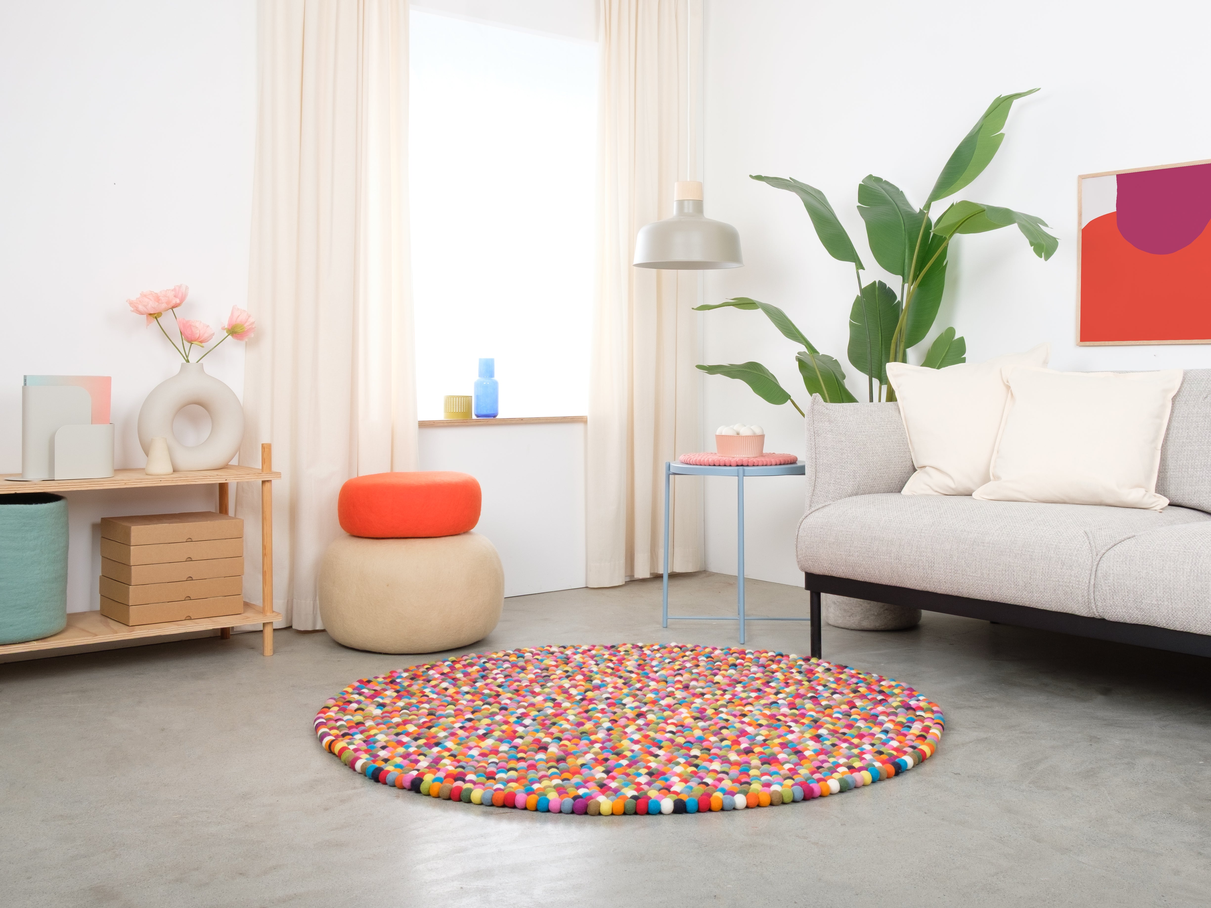 myfelt Lotte Filzkugelteppich Blau, Orange aus Schurwolle – Bild 6