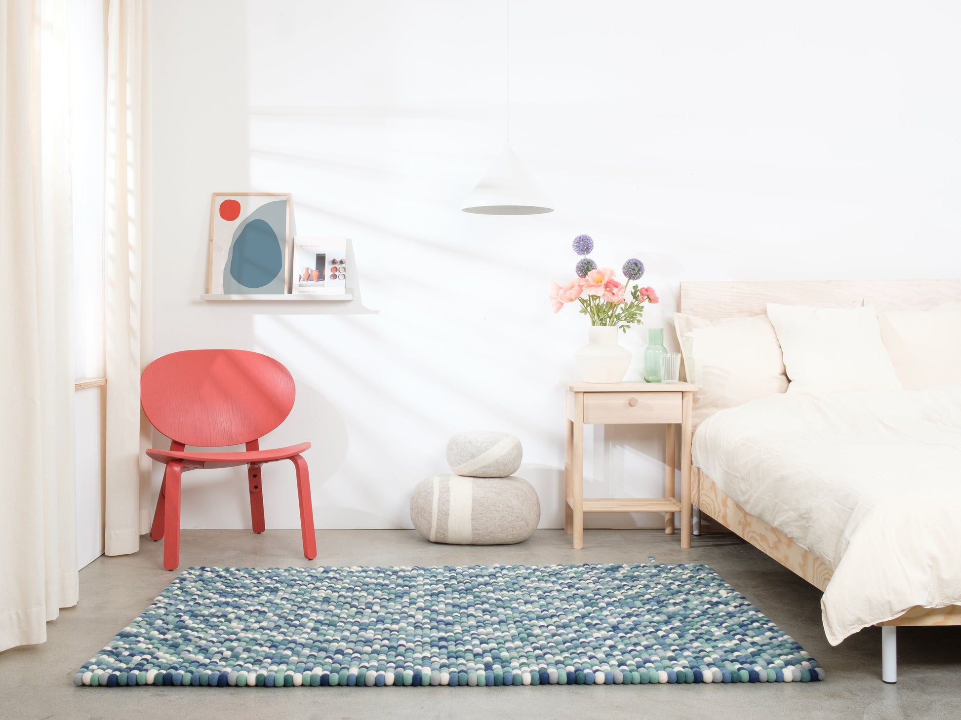 myfelt Mare Filzkugelteppich Blau, Grün aus Schurwolle – Bild 3