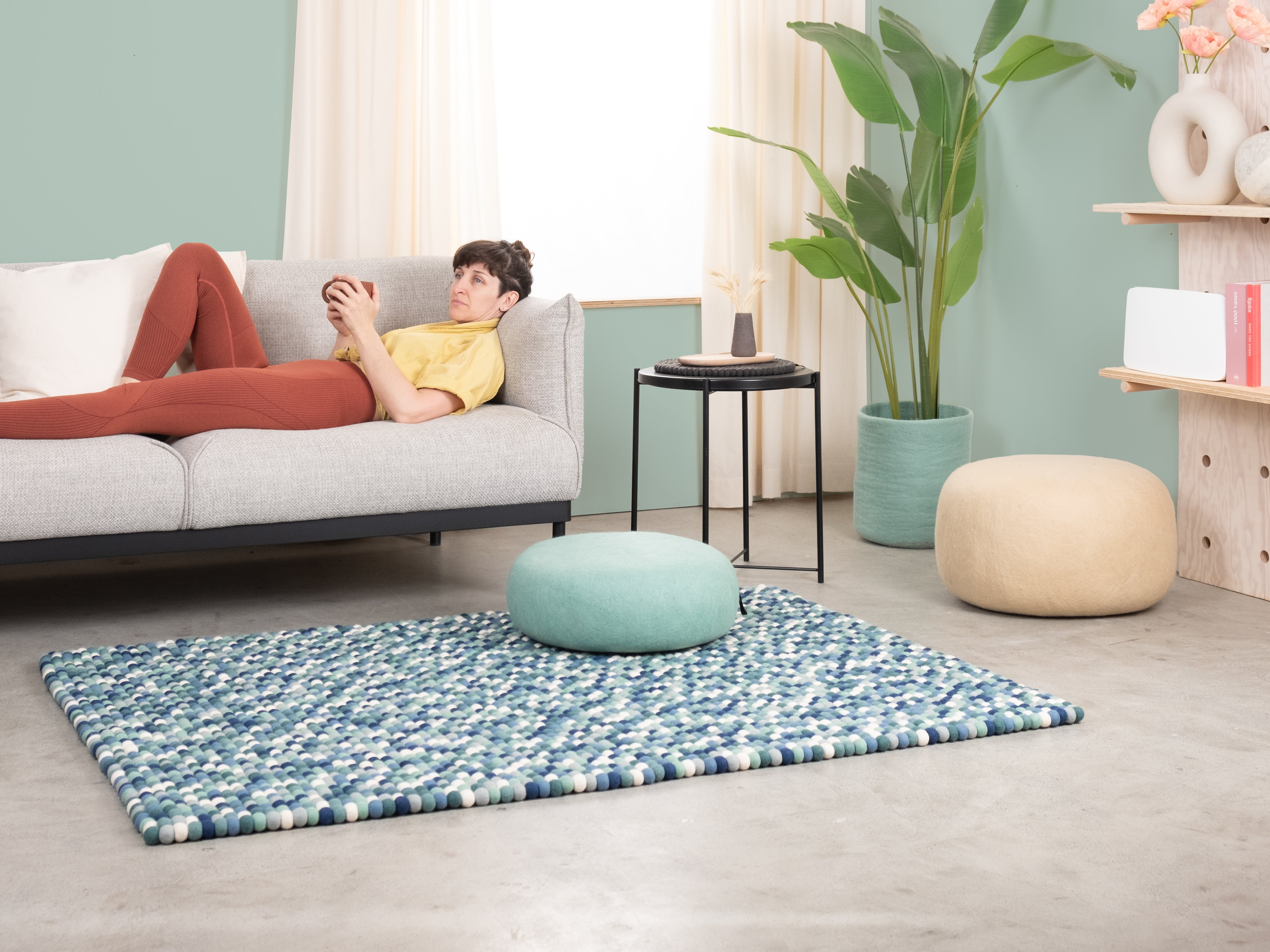 myfelt Mare Filzkugelteppich Blau, Grün aus Schurwolle – Bild 5