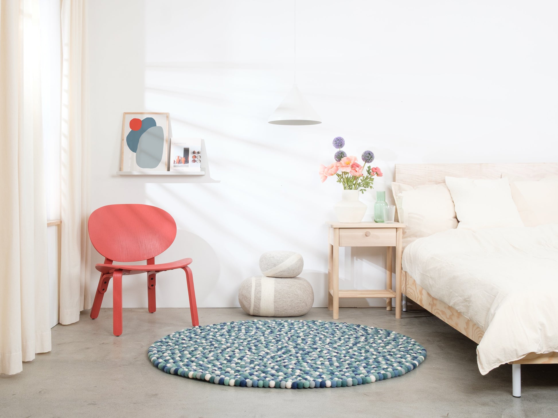 myfelt Mare Filzkugelteppich Blau, Grün aus Schurwolle – Bild 4