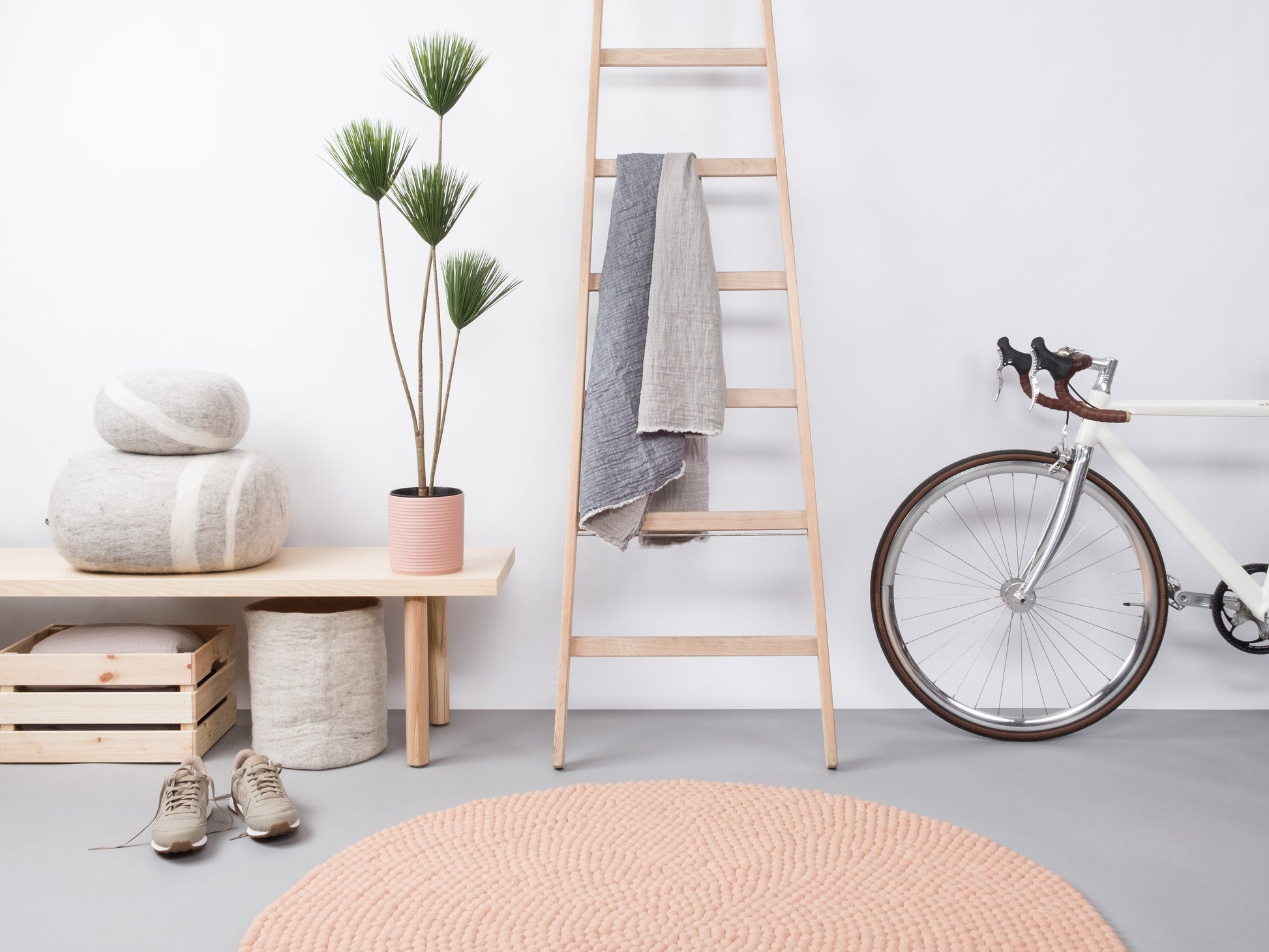 myfelt Merle Filzkugelteppich Rosa aus Schurwolle – Bild 5