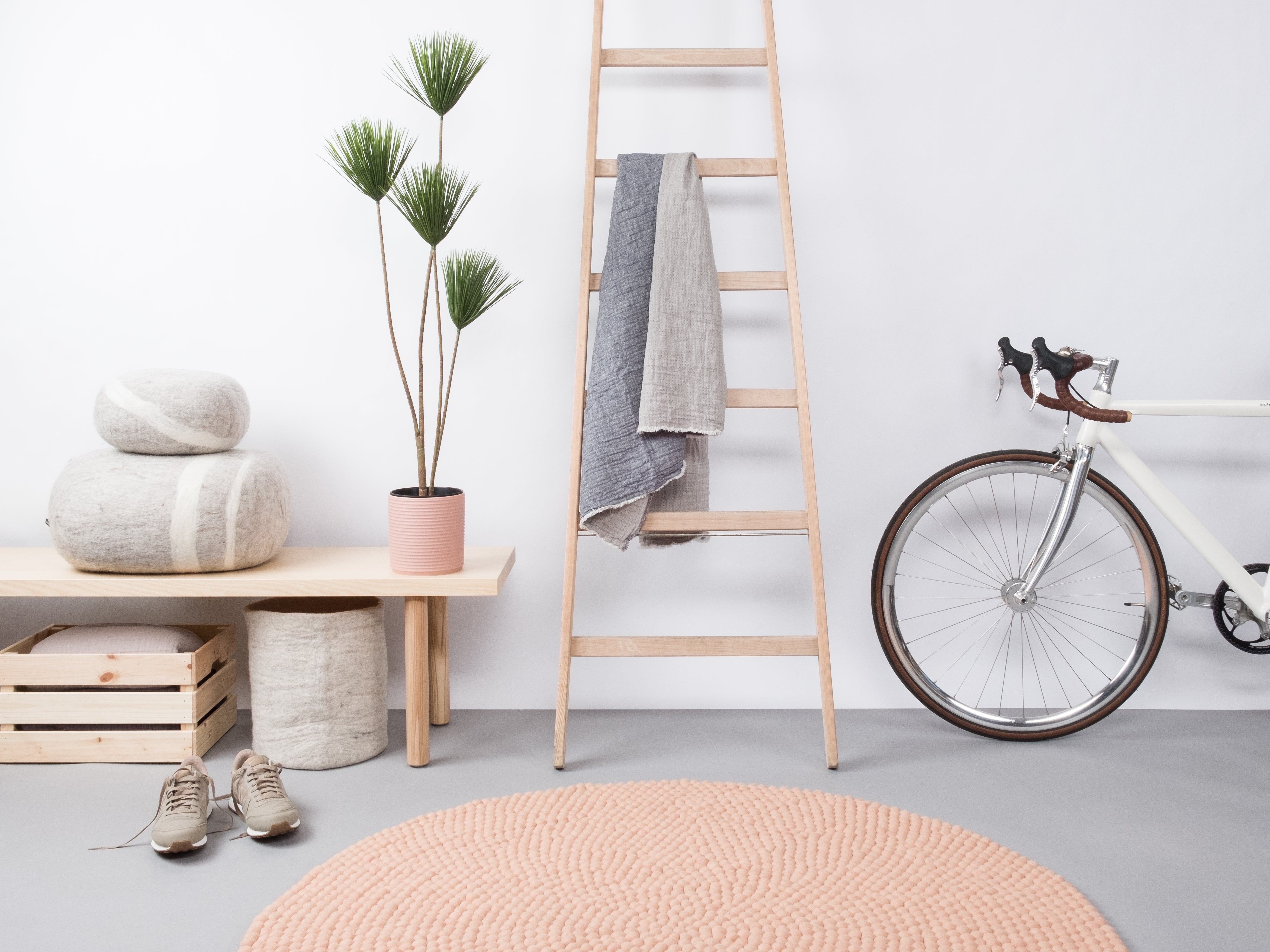 myfelt Merle Filzkugelteppich Rosa aus Schurwolle – Bild 5