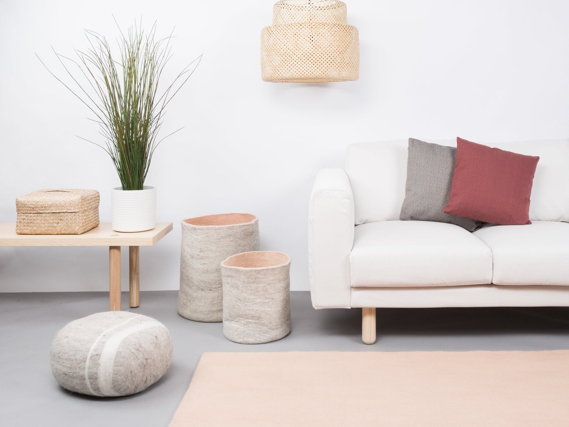 myfelt Merle Filzkugelteppich Rosa aus Schurwolle – Bild 2