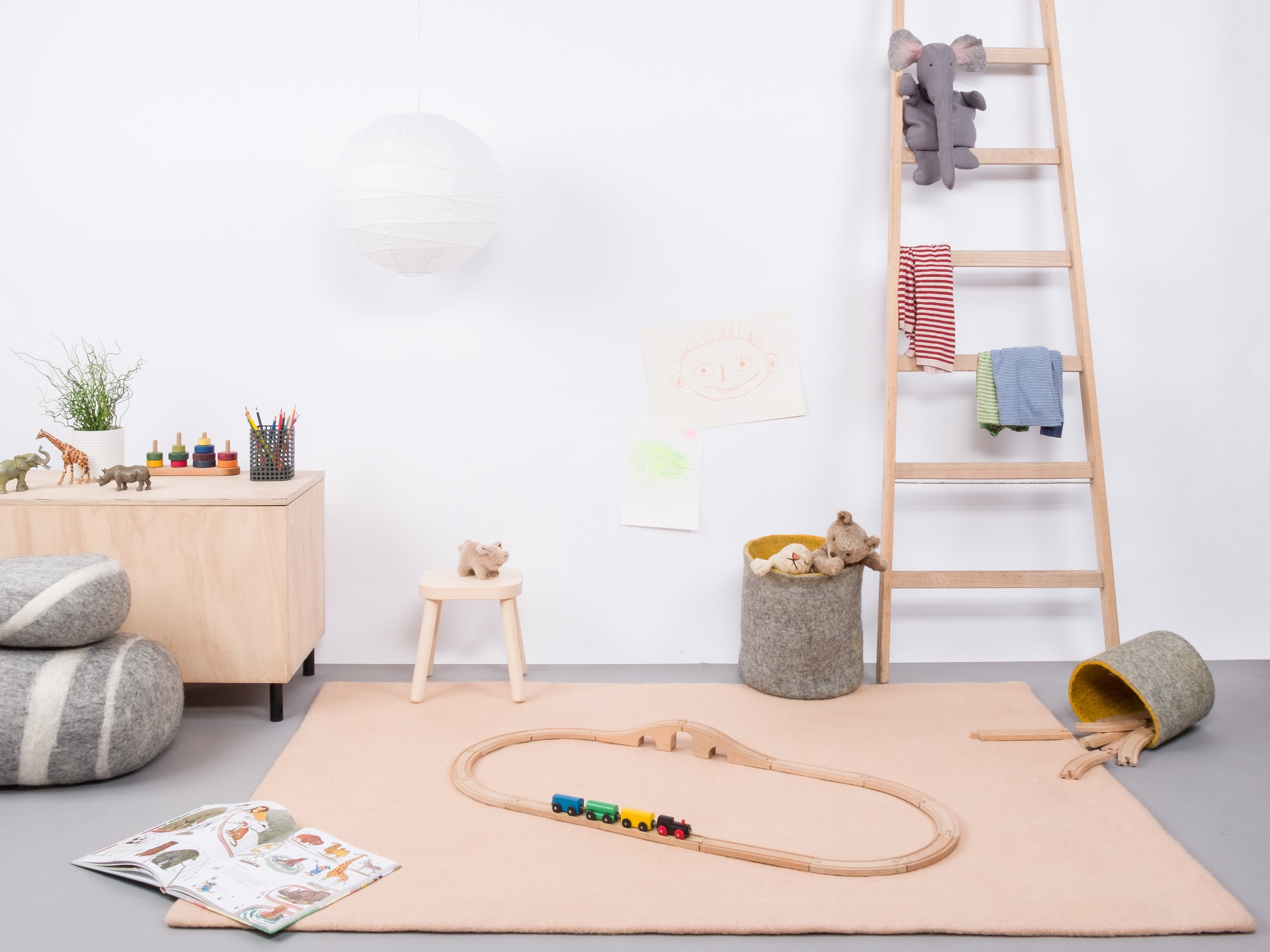 myfelt Merle Filzkugelteppich Rosa aus Schurwolle – Bild 5