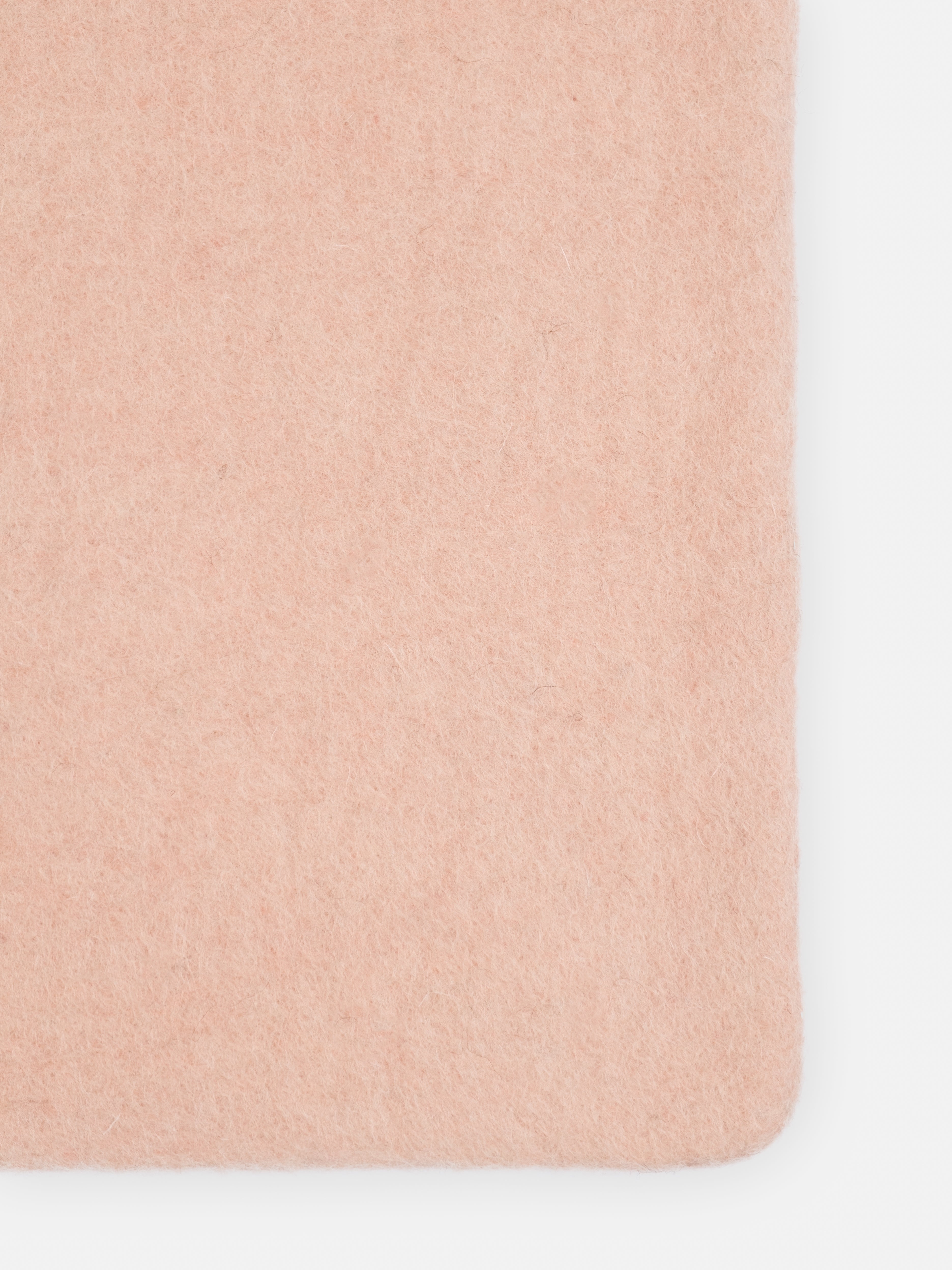 myfelt Merle Filzkugelteppich Rosa aus Schurwolle – Bild 7
