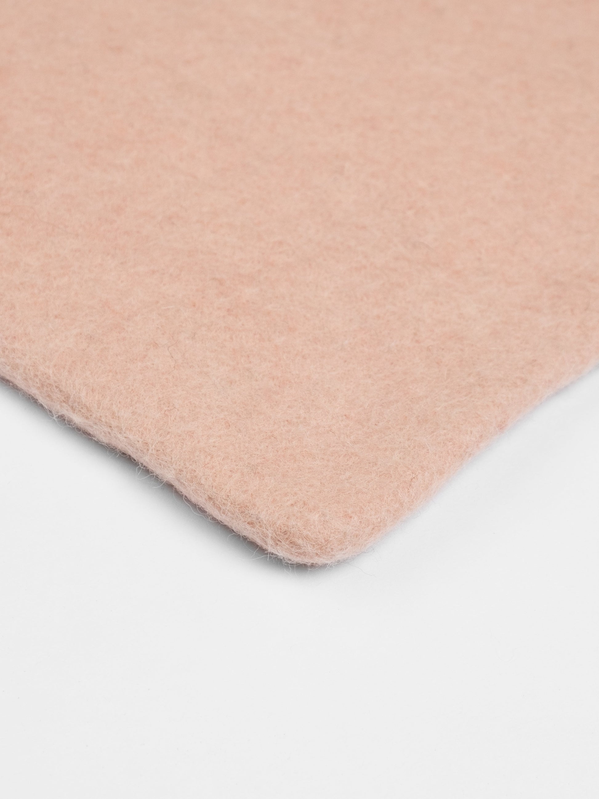 myfelt Merle Filzkugelteppich Rosa aus Schurwolle – Bild 8