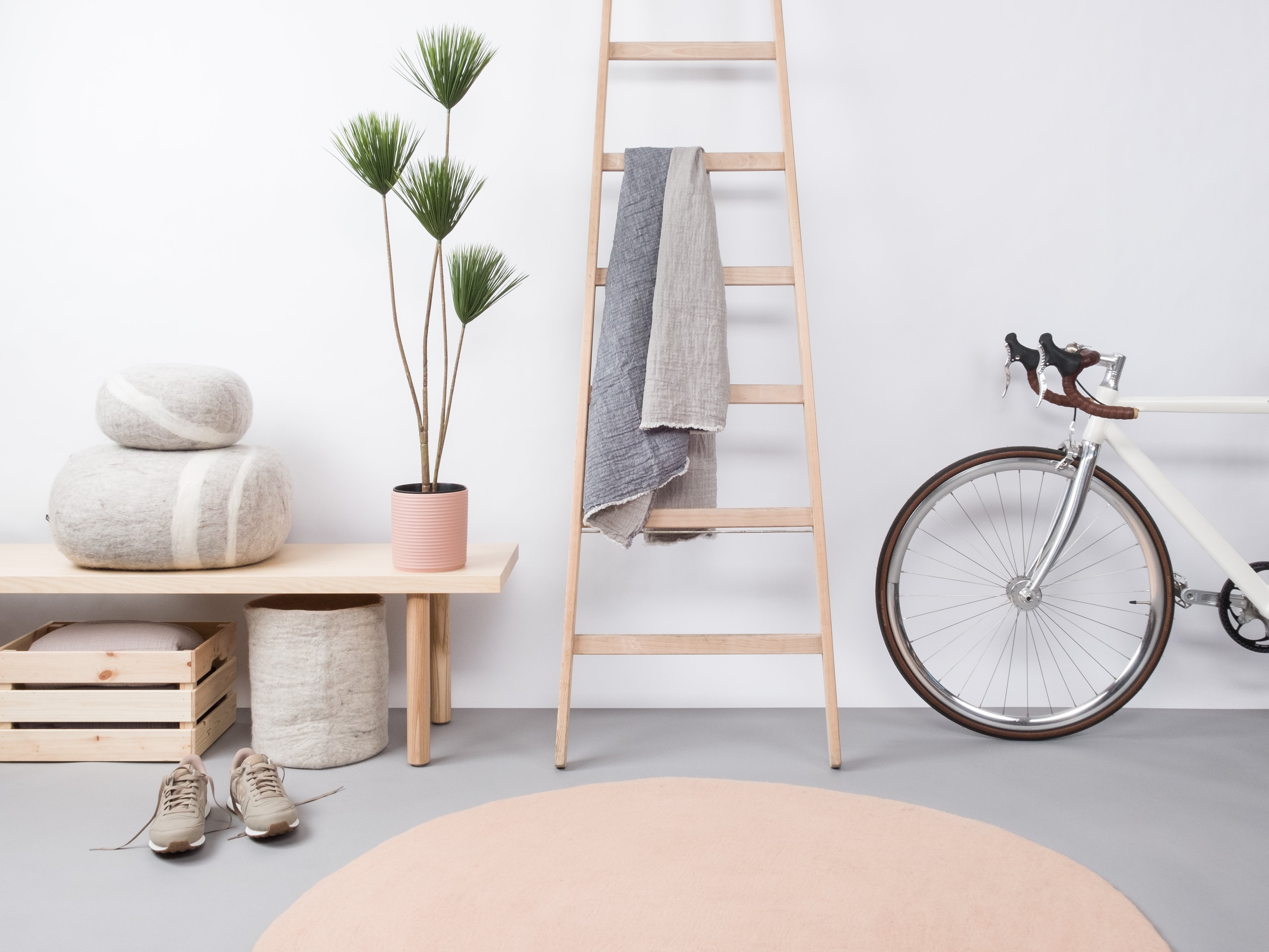 myfelt Merle Filzkugelteppich Rosa aus Schurwolle – Bild 3