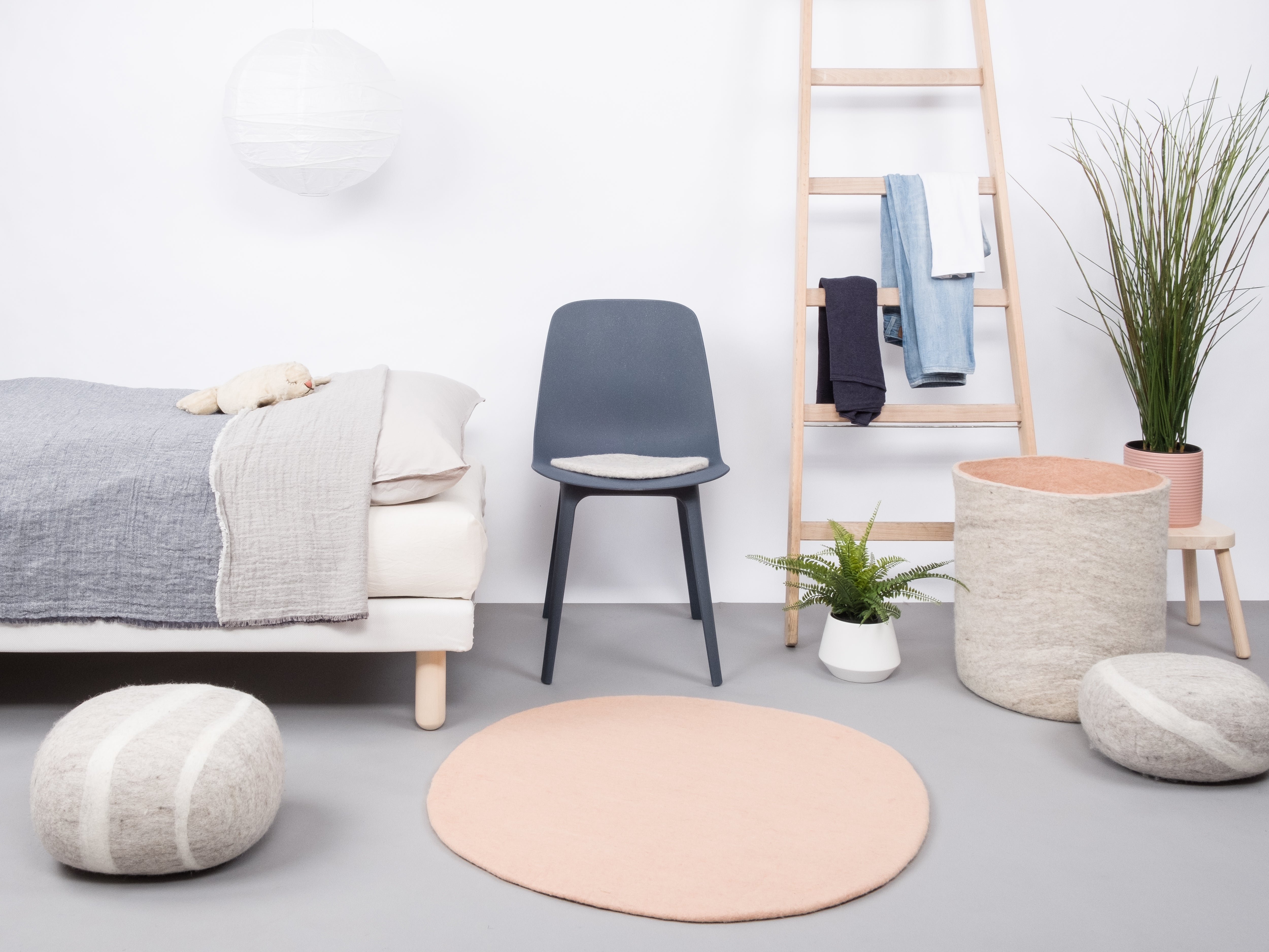 myfelt Merle Filzkugelteppich Rosa aus Schurwolle – Bild 4