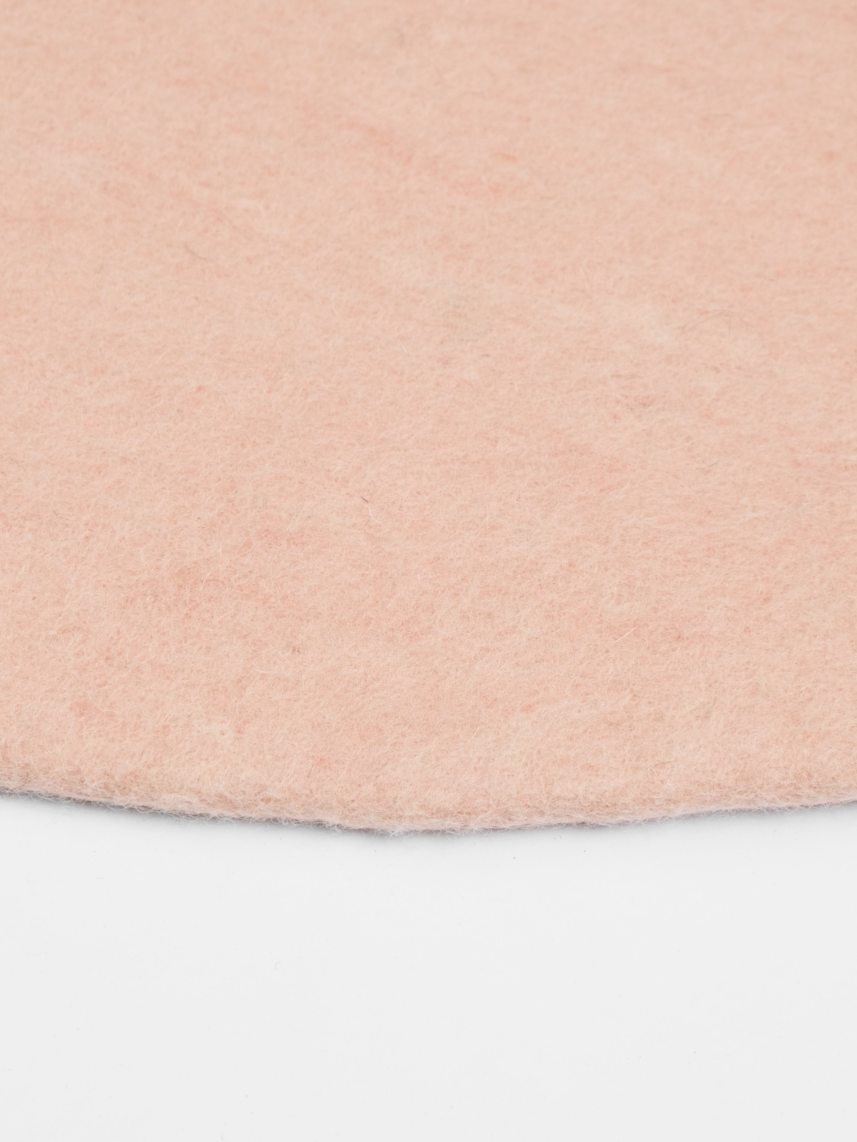 myfelt Merle Filzkugelteppich Rosa aus Schurwolle – Bild 8