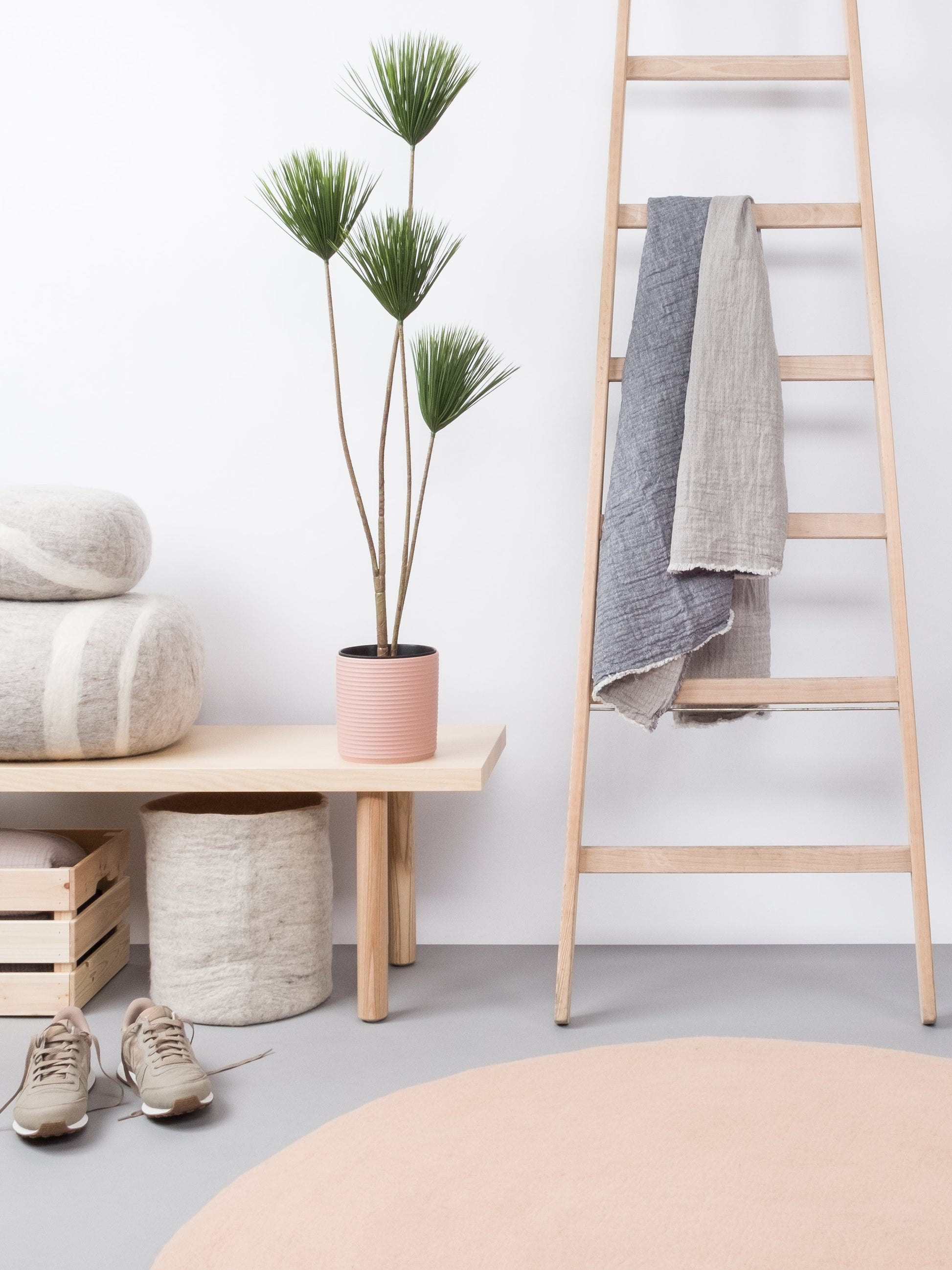 myfelt Merle Filzkugelteppich Rosa aus Schurwolle – Bild 6