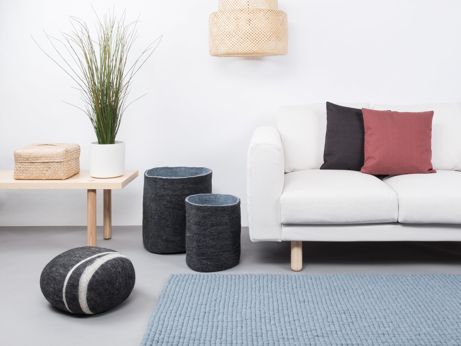 myfelt Mia Filzkugelteppich Blau aus Schurwolle – Bild 6