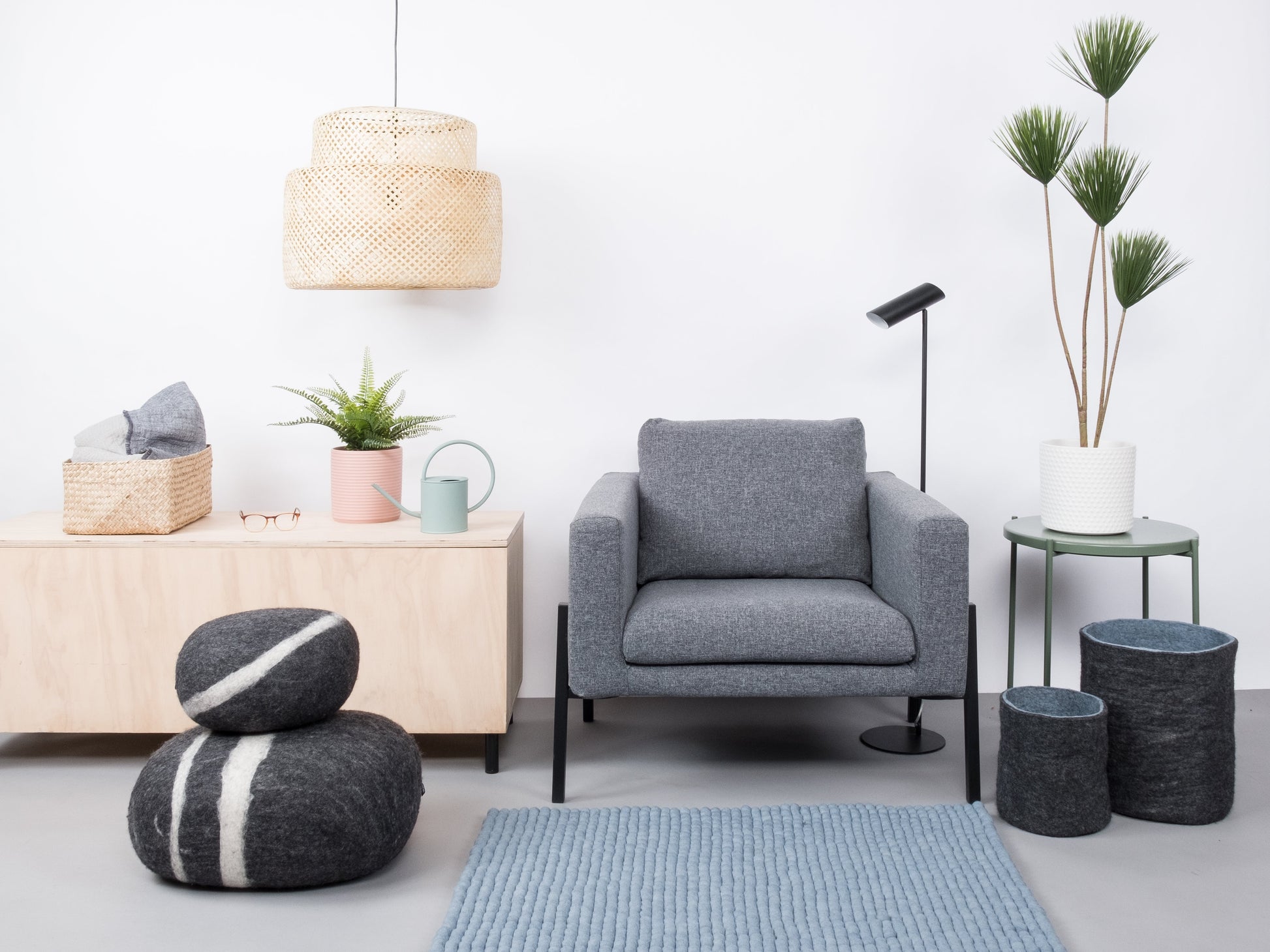 myfelt Mia Filzkugelteppich Blau aus Schurwolle – Bild 5