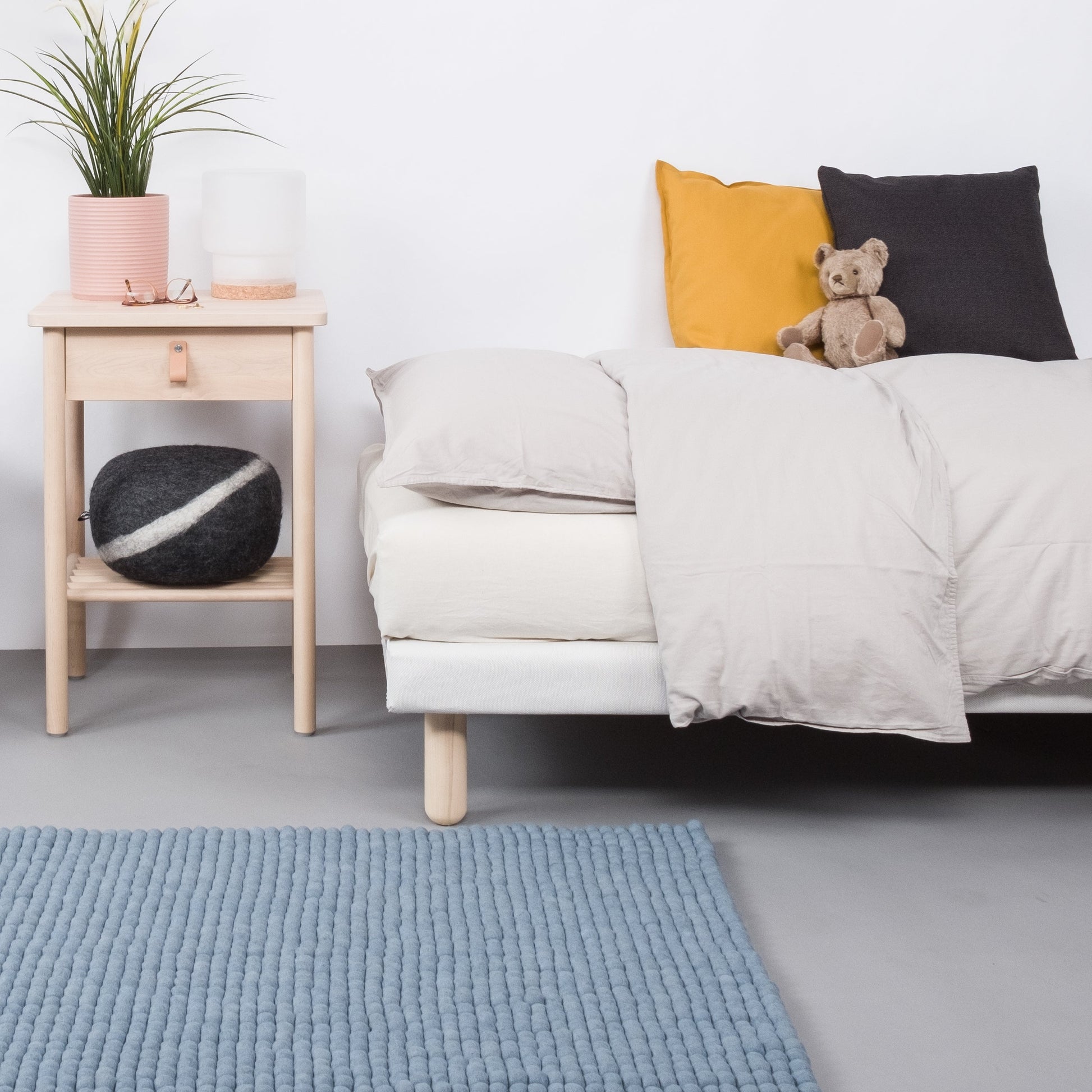 myfelt Mia Filzkugelteppich Blau aus Schurwolle – Bild 7