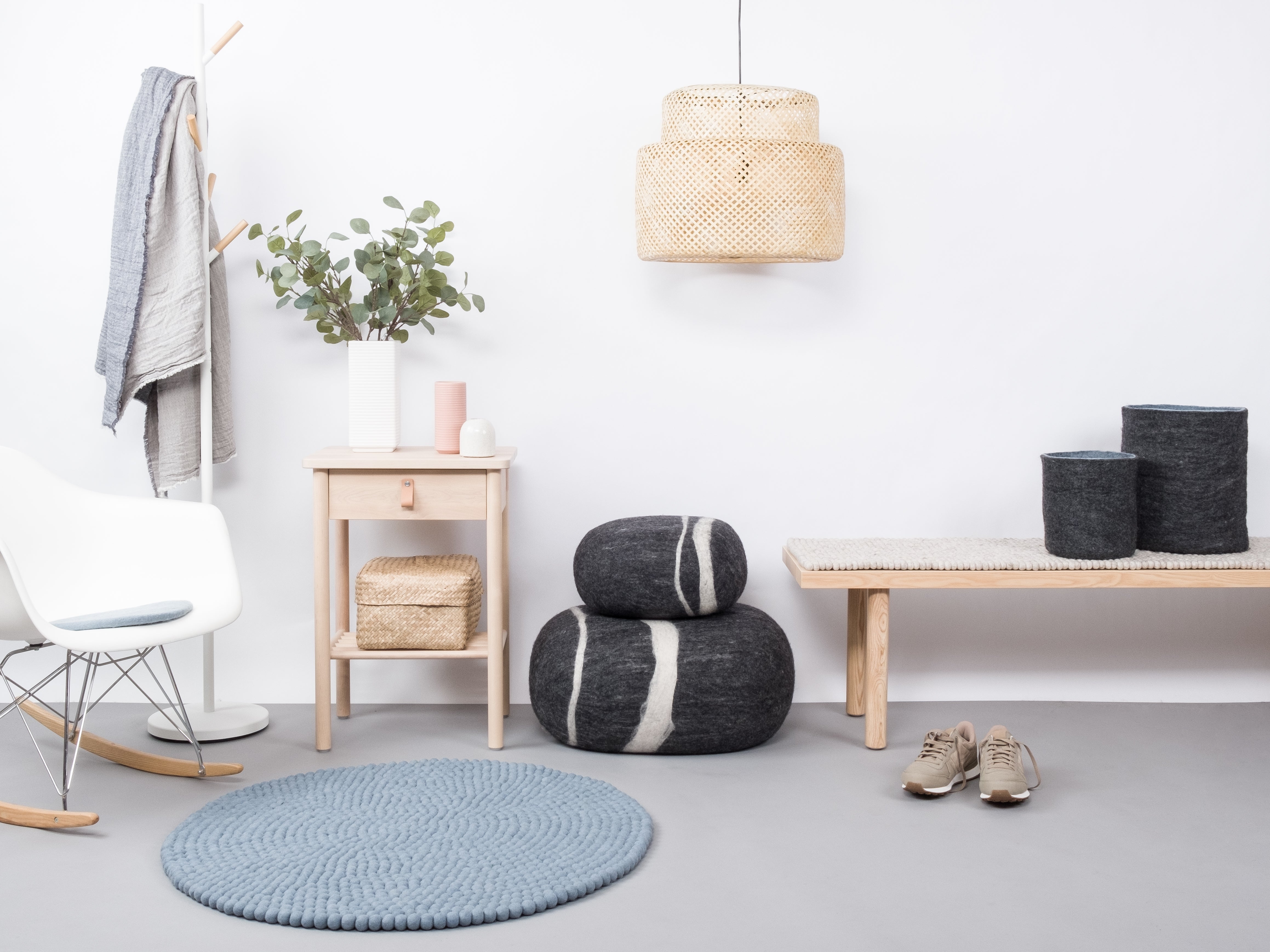 myfelt Mia Filzkugelteppich Blau aus Schurwolle – Bild 6
