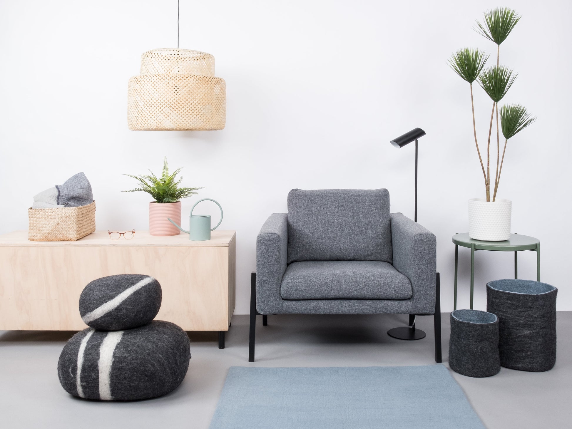 myfelt Mia Filzkugelteppich Blau aus Schurwolle – Bild 3