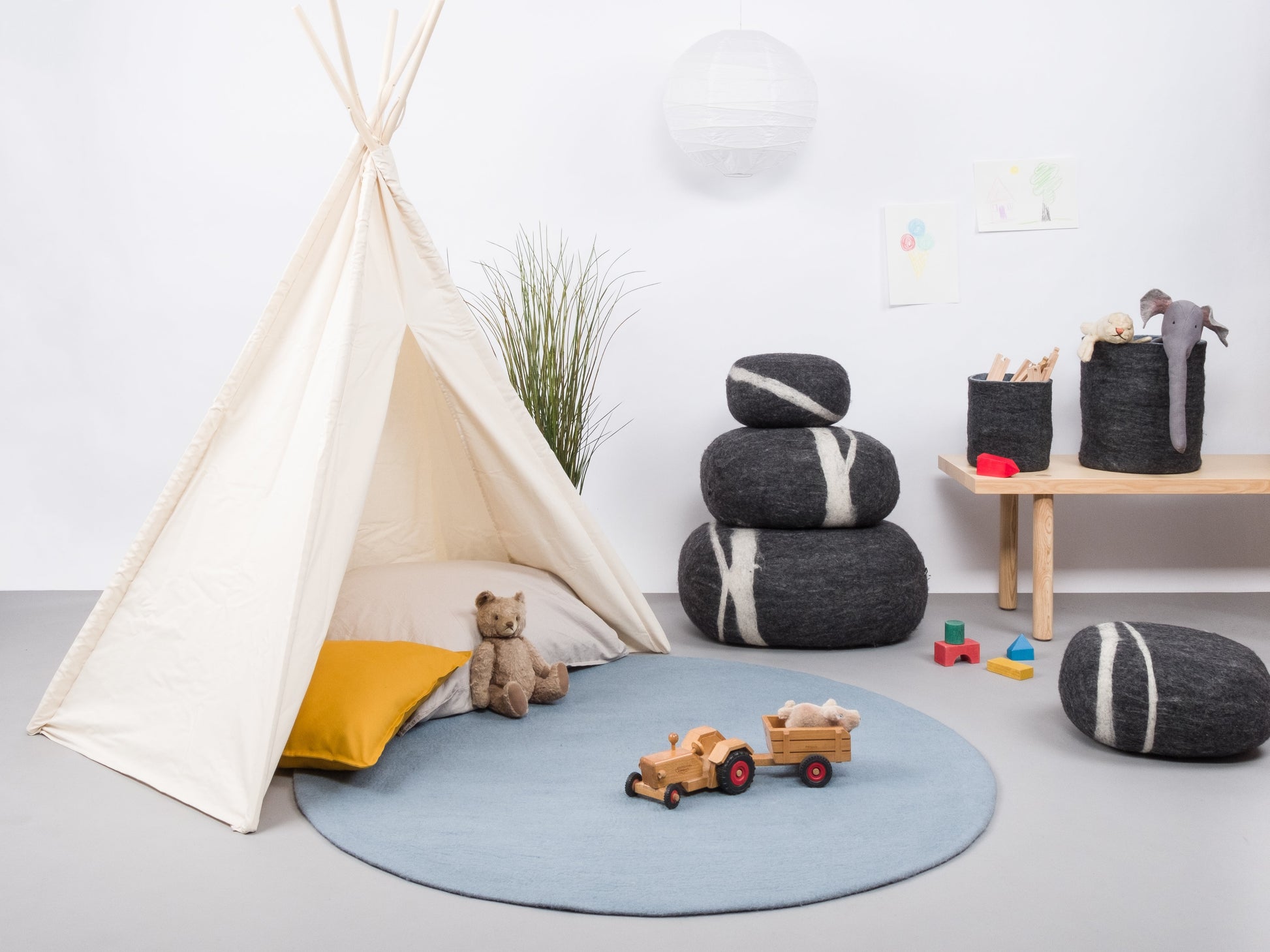myfelt Mia Filzkugelteppich Blau aus Schurwolle – Bild 5