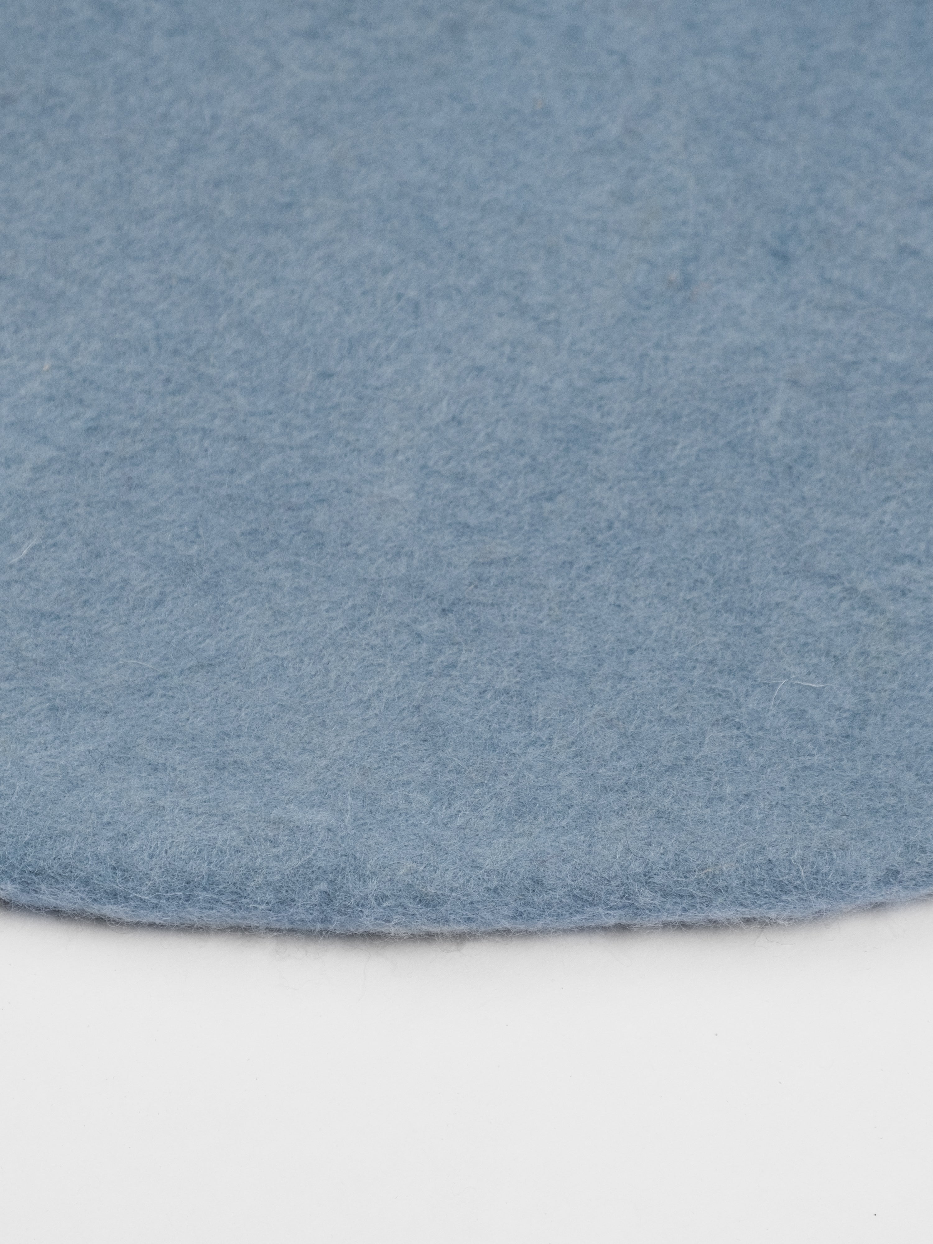 myfelt Mia Filzkugelteppich Blau aus Schurwolle – Bild 8