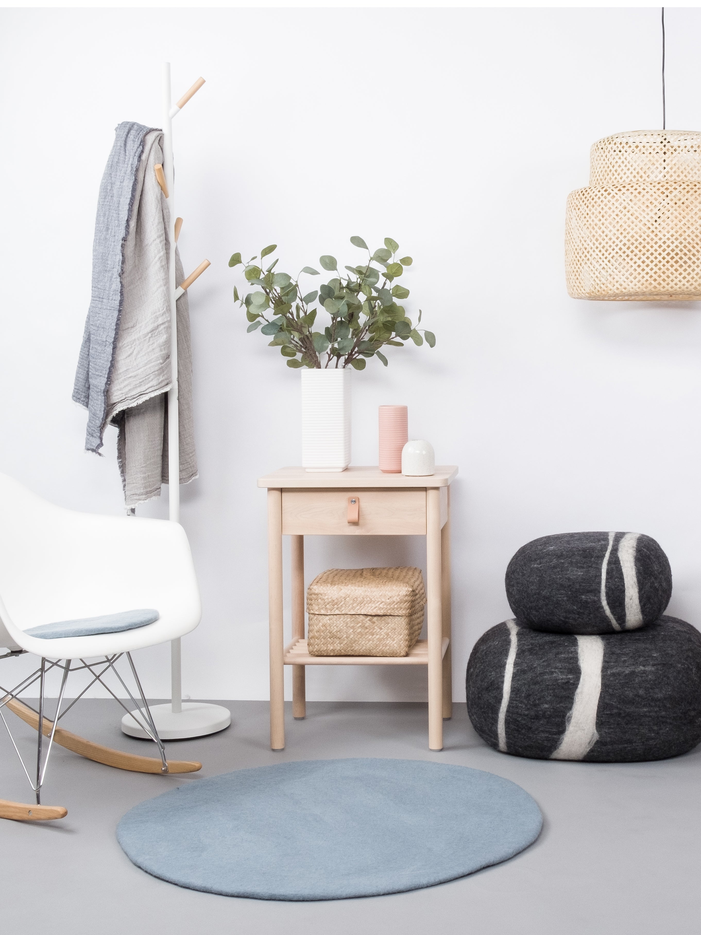 myfelt Mia Filzkugelteppich Blau aus Schurwolle – Bild 6