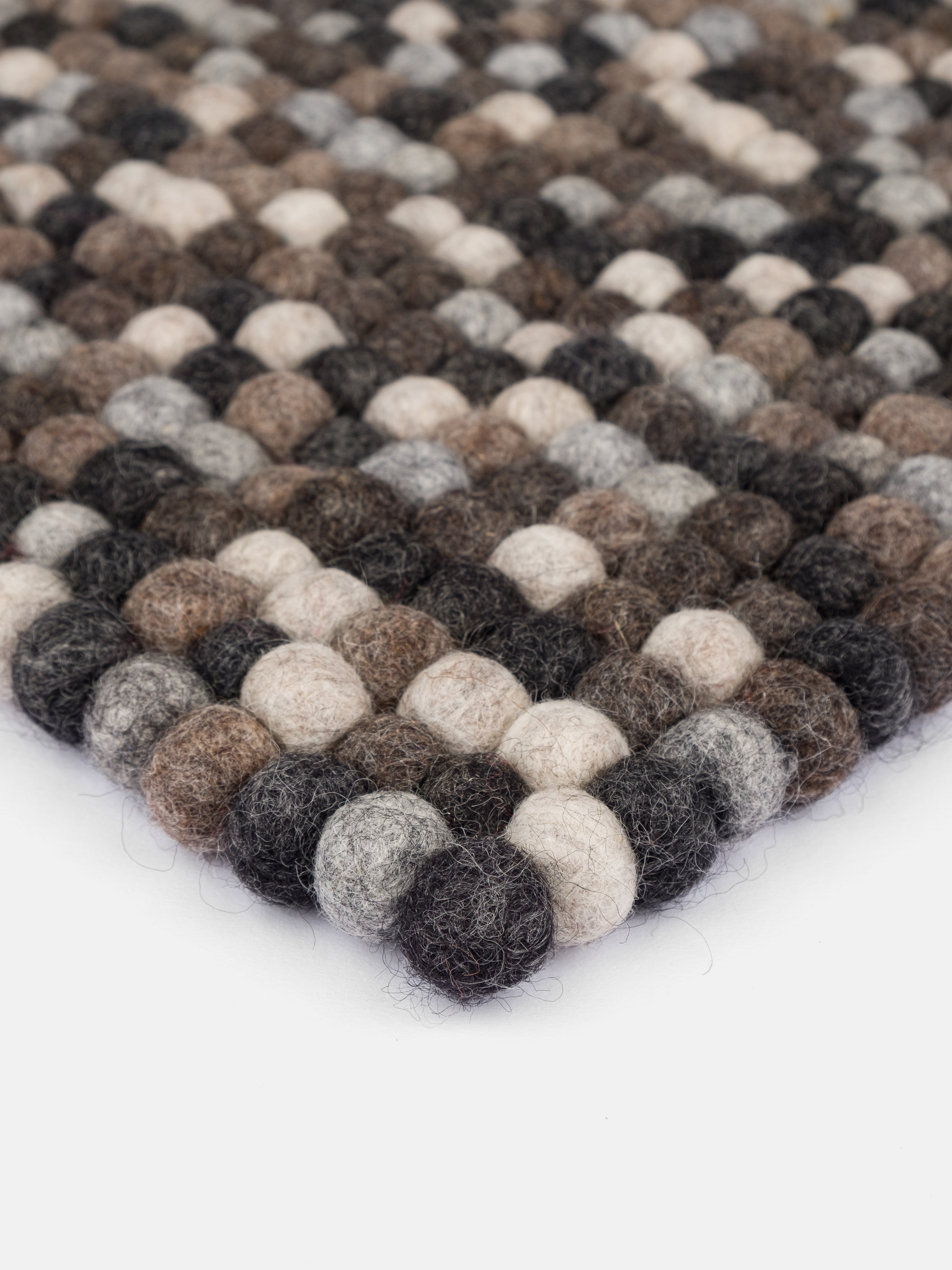 myfelt Néla Sitzkissen aus Schurwolle – Bild 4