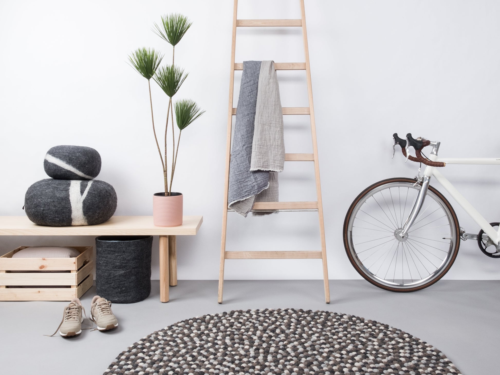 myfelt Néla Filzkugelteppich aus Schurwolle – Bild 4