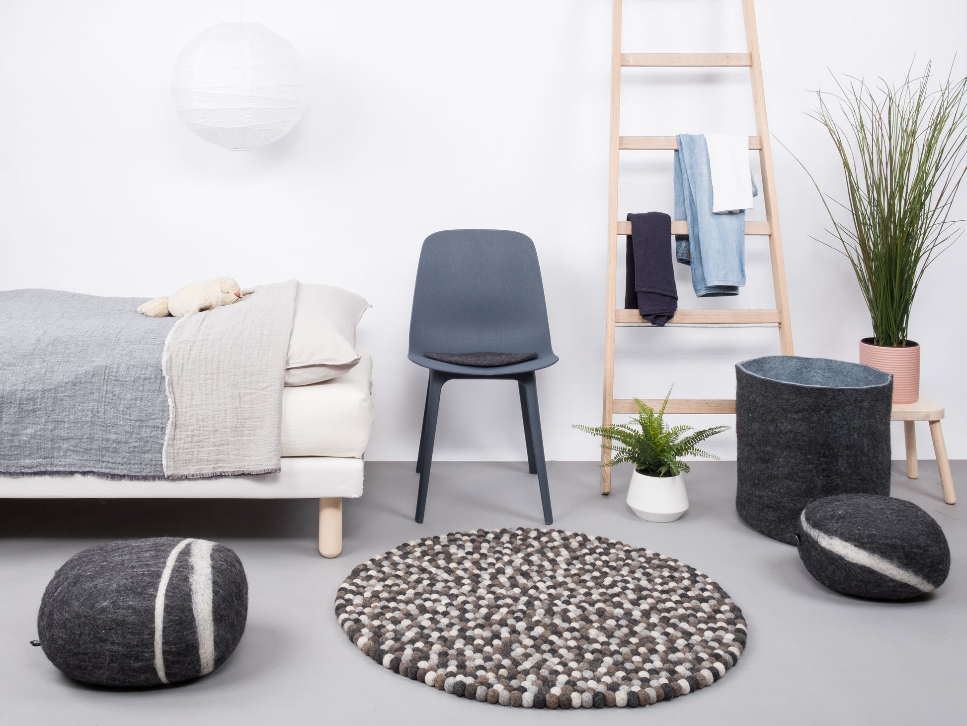 myfelt Néla Filzkugelteppich aus Schurwolle – Bild 5