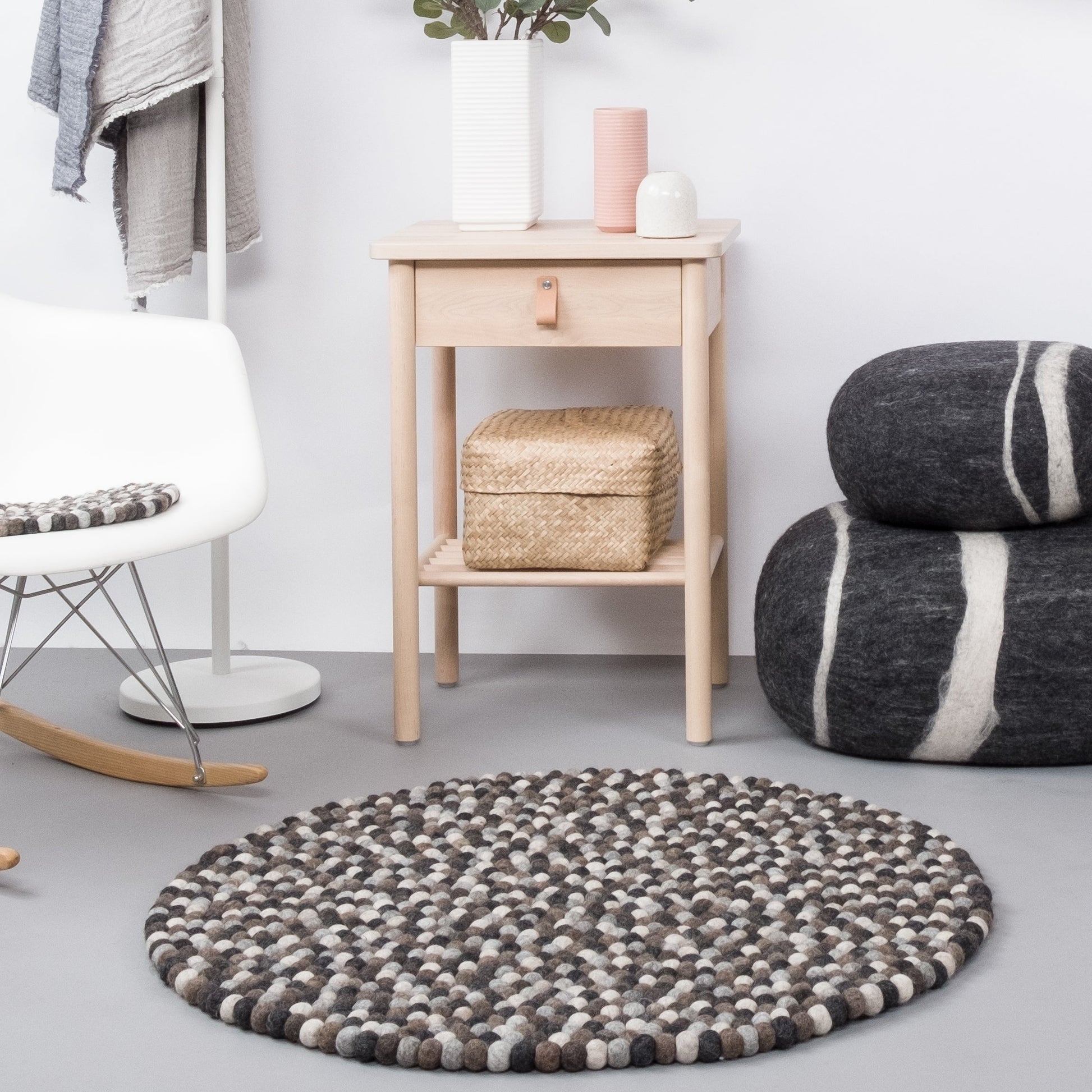 myfelt Néla Filzkugelteppich aus Schurwolle – Bild 6