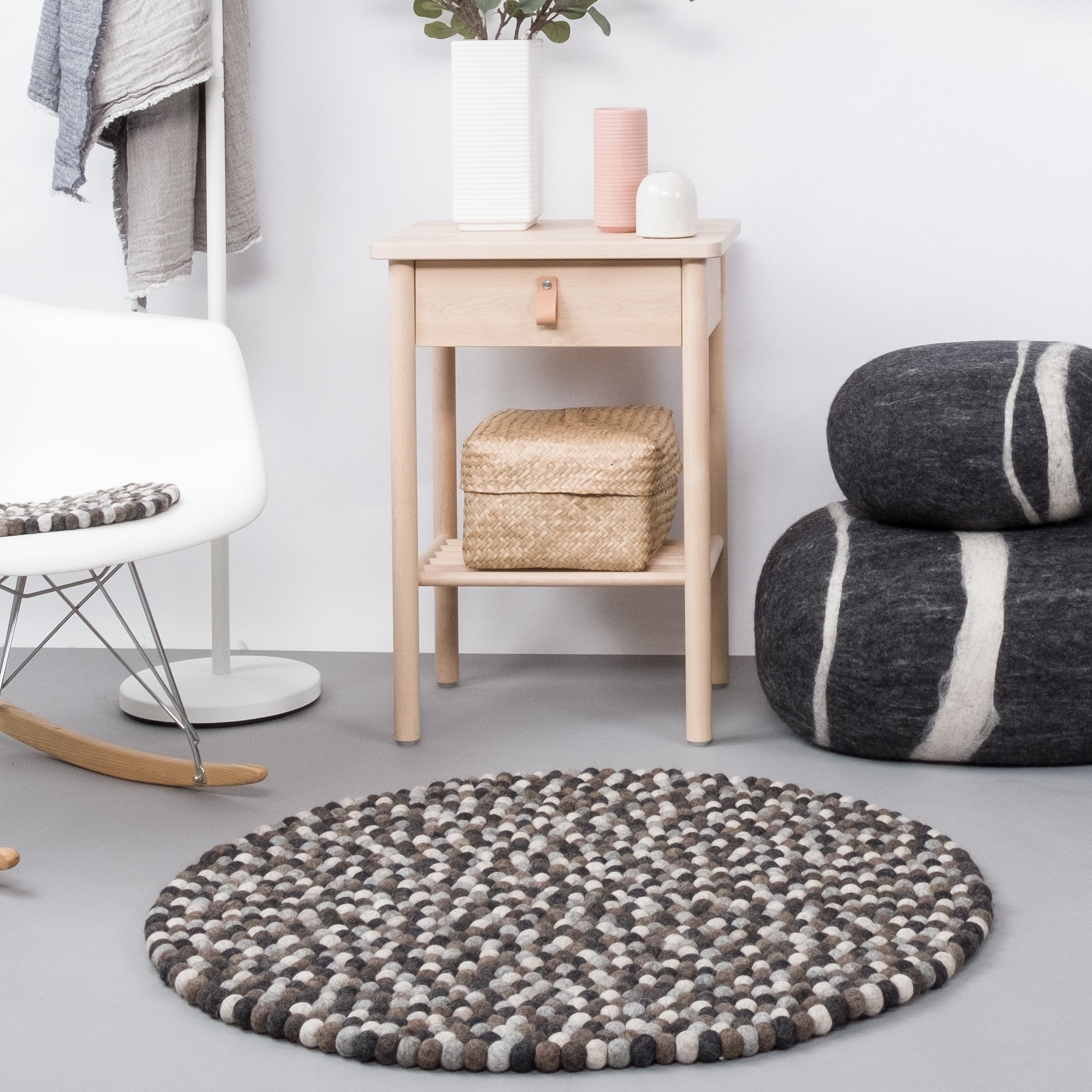 myfelt Néla Filzkugelteppich aus Schurwolle – Bild 6