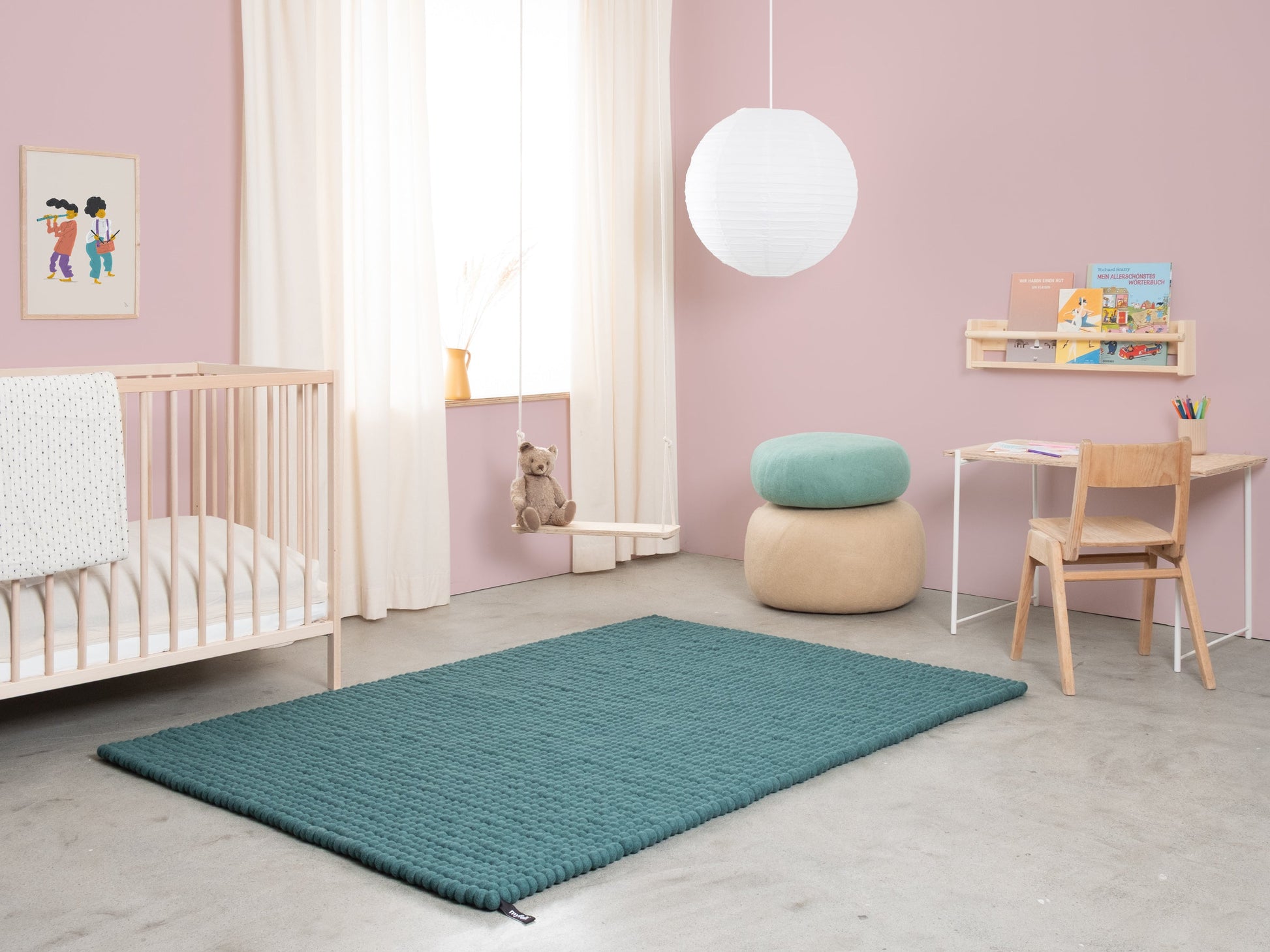 myfelt Noah Filzkugelteppich Blau, Rot aus Schurwolle – Bild 6