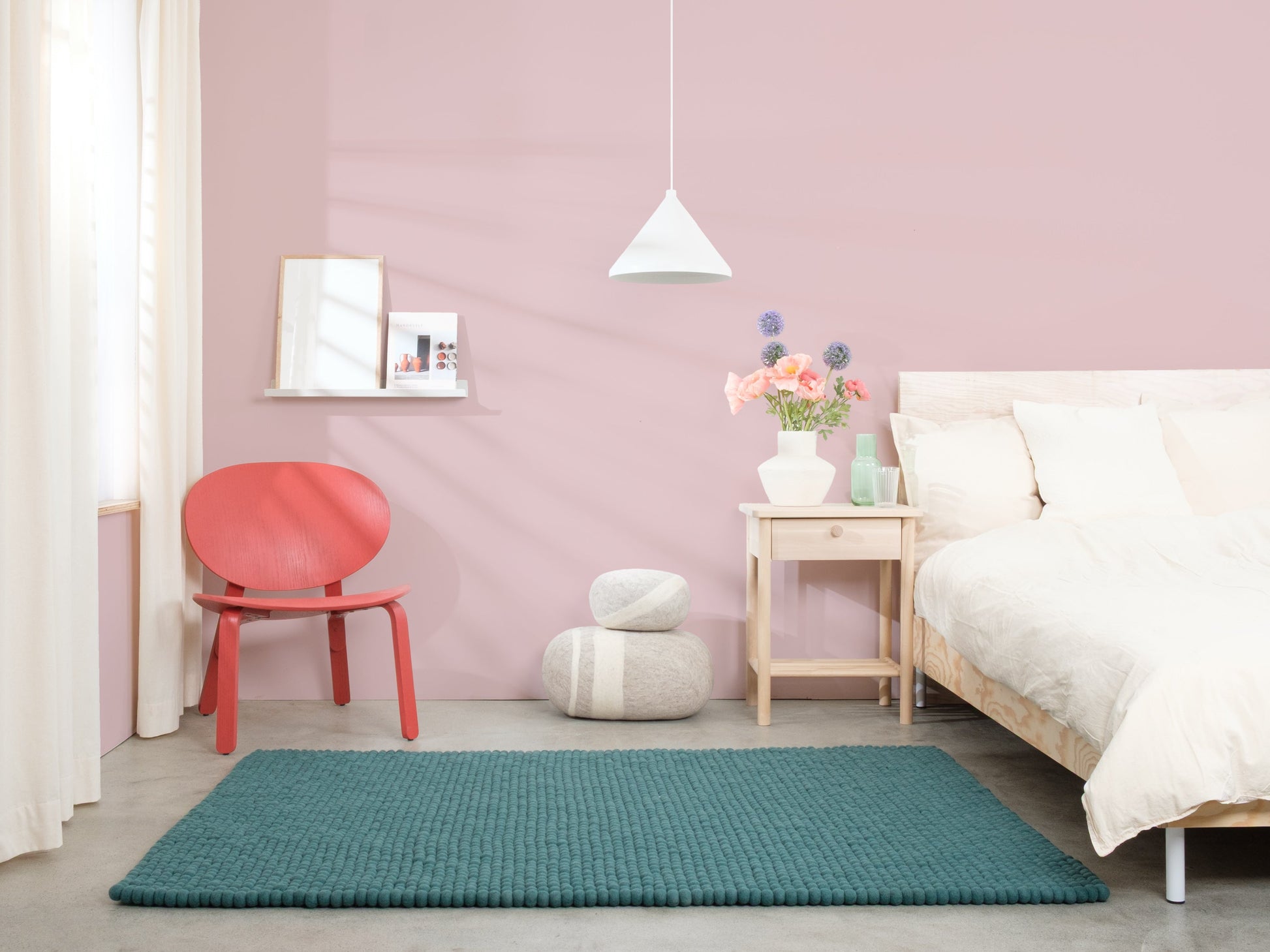 myfelt Noah Filzkugelteppich Blau, Rot aus Schurwolle – Bild 3