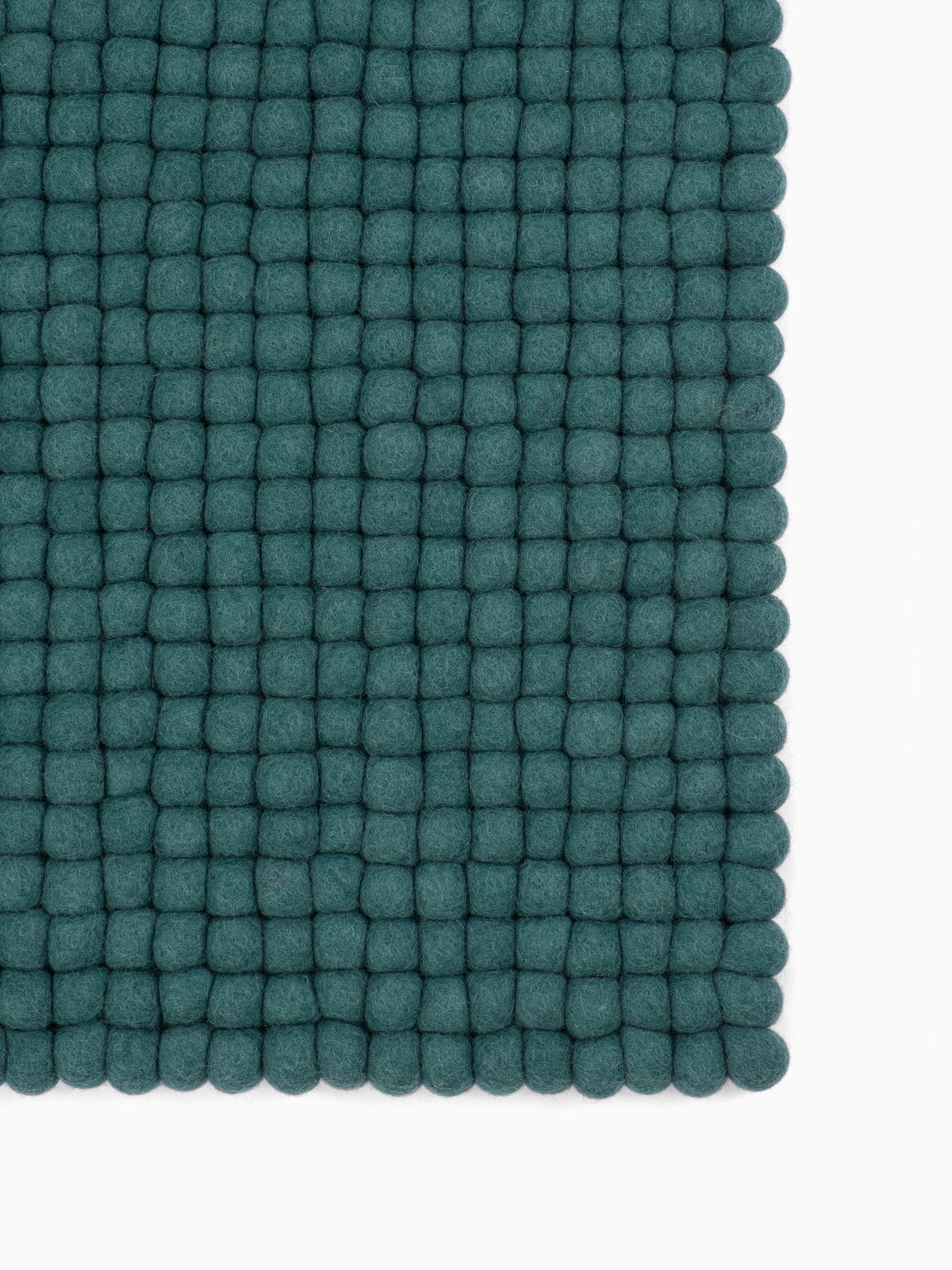 myfelt Noah Filzkugelteppich Blau, Rot aus Schurwolle – Bild 7
