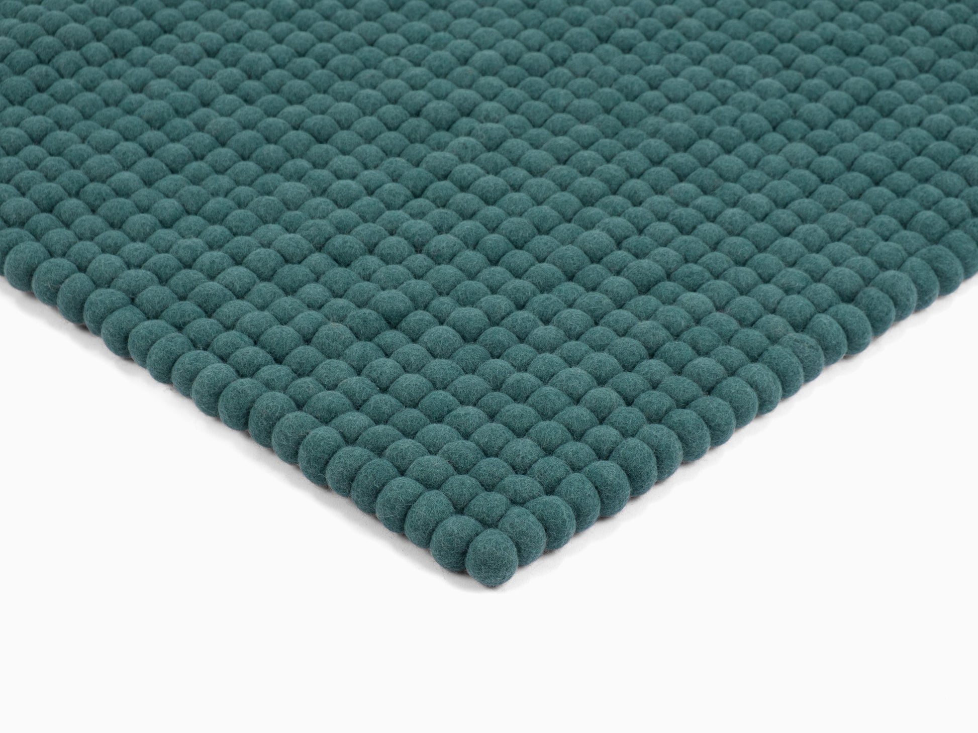myfelt Noah Filzkugelteppich Blau, Rot aus Schurwolle – Bild 8